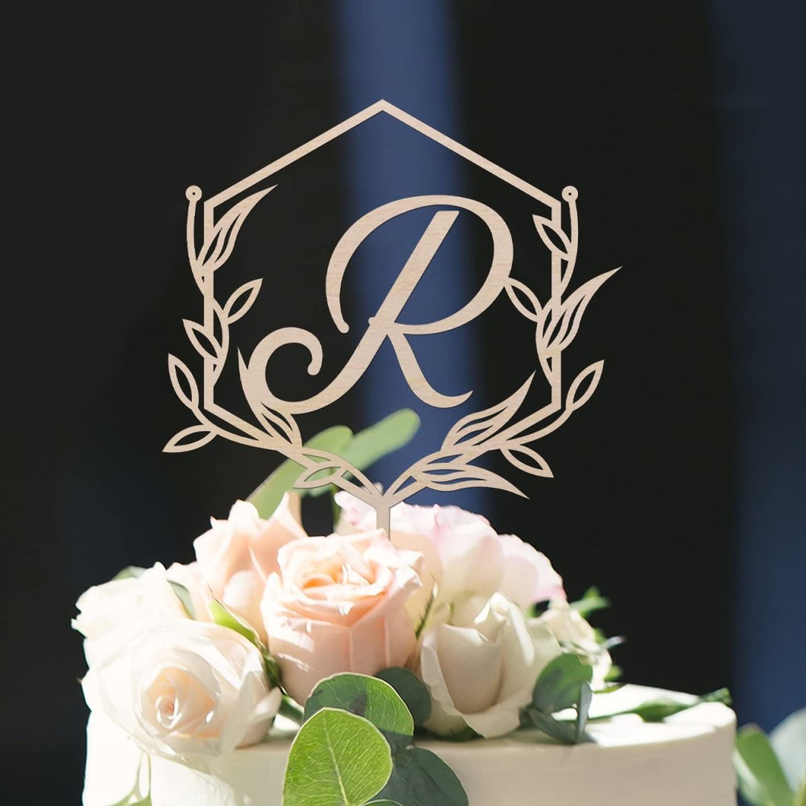 Personalized Wooden Monogram Cake Topper - Rustic Initial Letter R Wreath for Wedding, Birthday & Anniversary Cakes - Handmade Cake Decoration (Design 03)