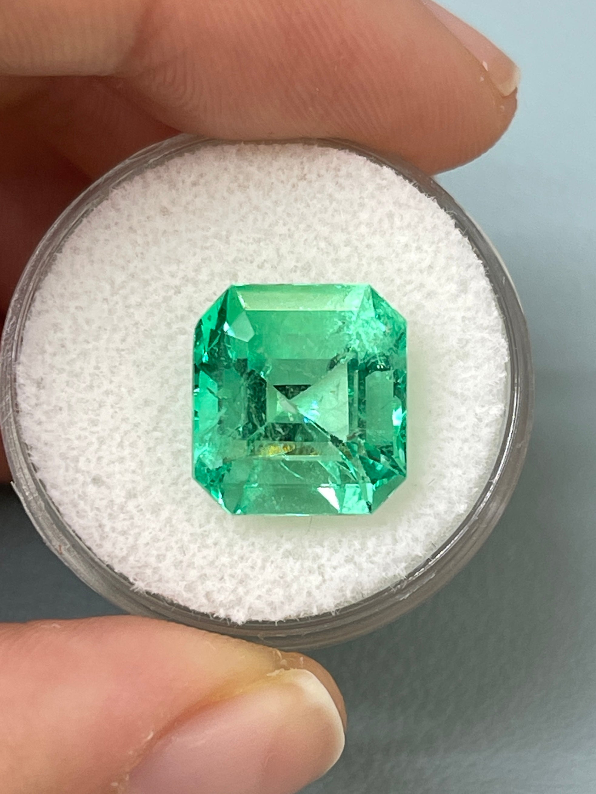8.01 Carat Natural Colombian Emerald - Loose Asscher Cut Gemstone (12.5x11.5mm) - Vivid Green Color for Jewelry Making & Luxury Gifts