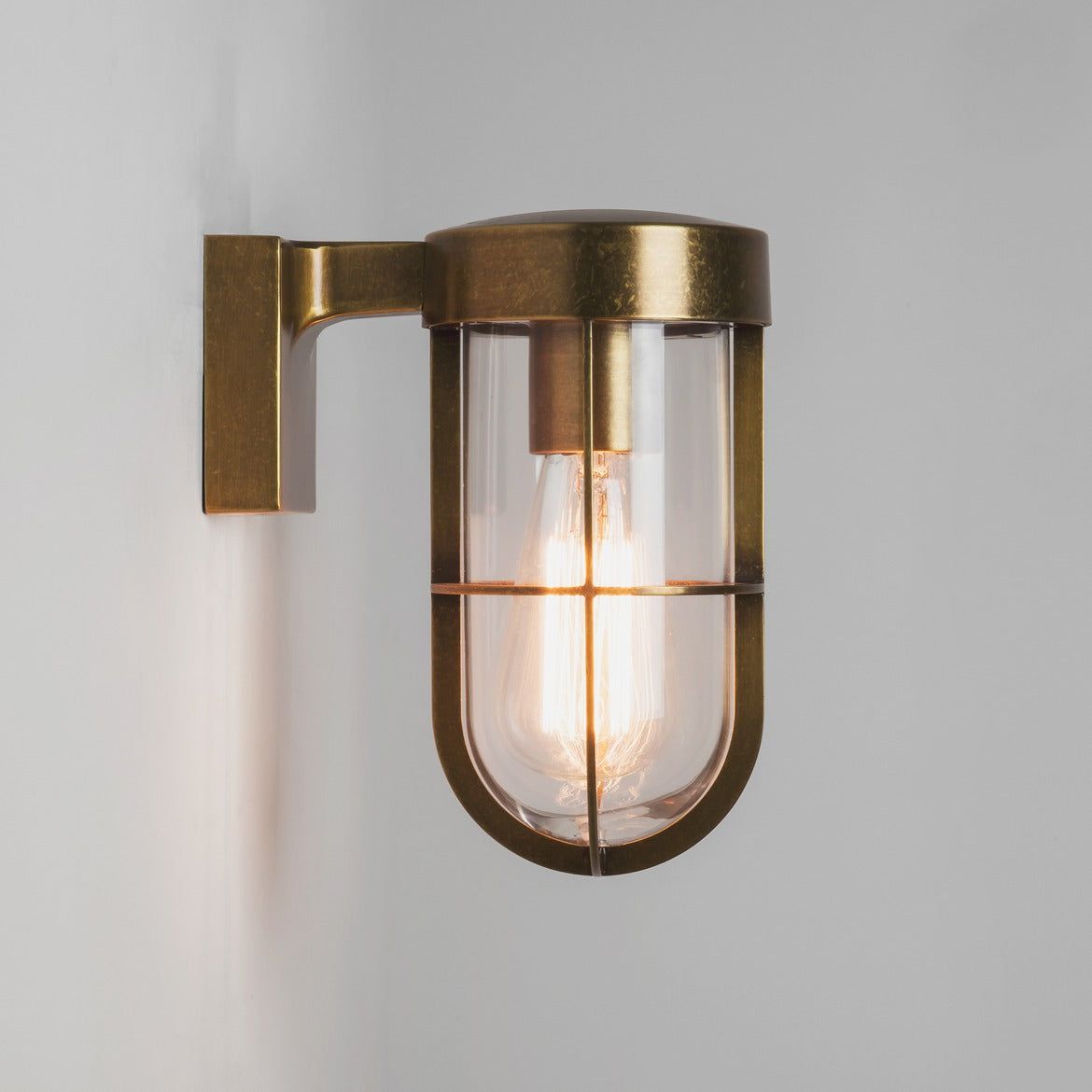 Vintage Brass/Bronze Wall Sconce Light IP44 Waterproof for Cabin Bathroom - Perfect for Rustic Home Decor, Spa Retreat & Cozy Bathroom Lighting