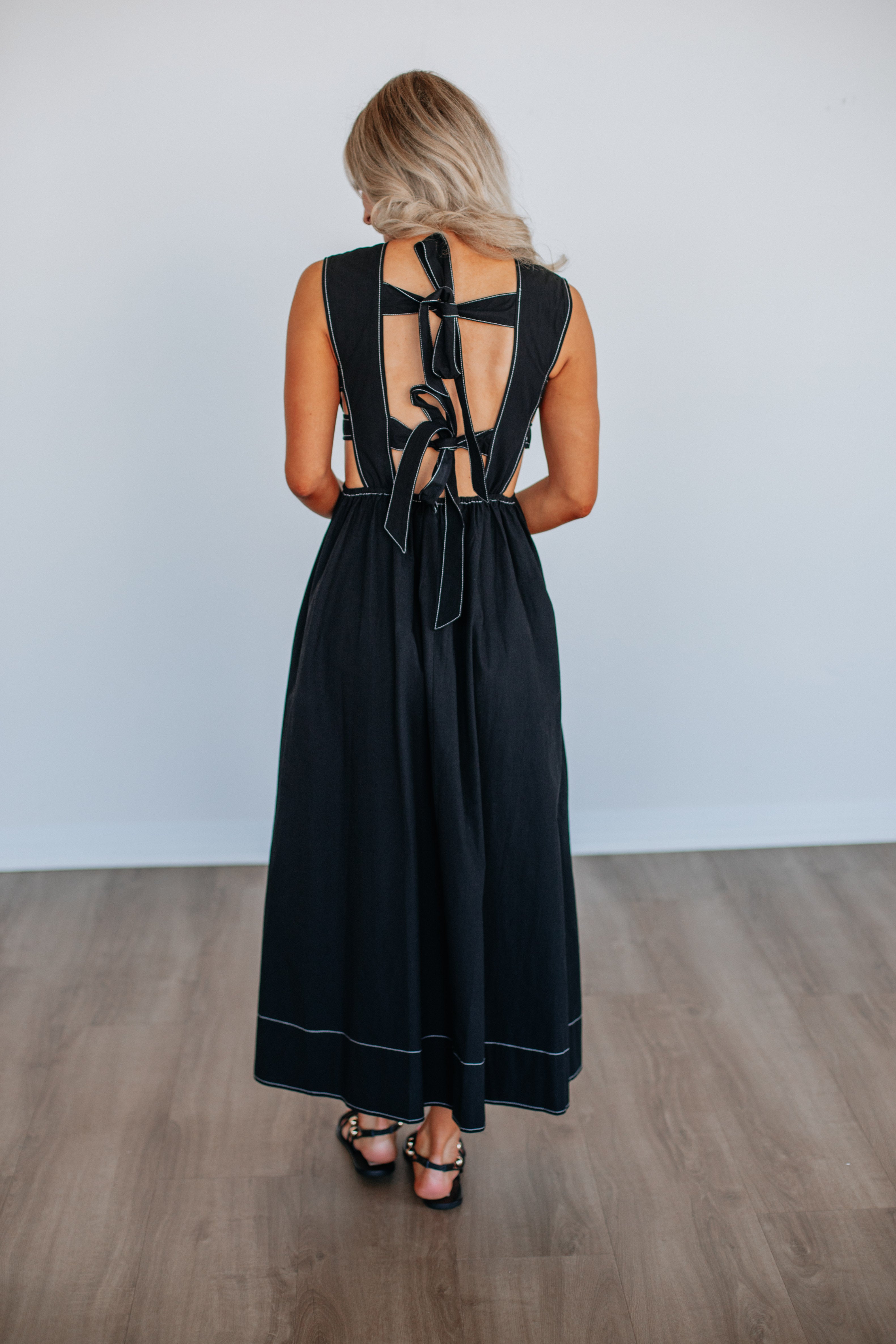 Alicyn Women's Black Dress - Elegant & Comfortable for Parties, Weddings & Evening Events