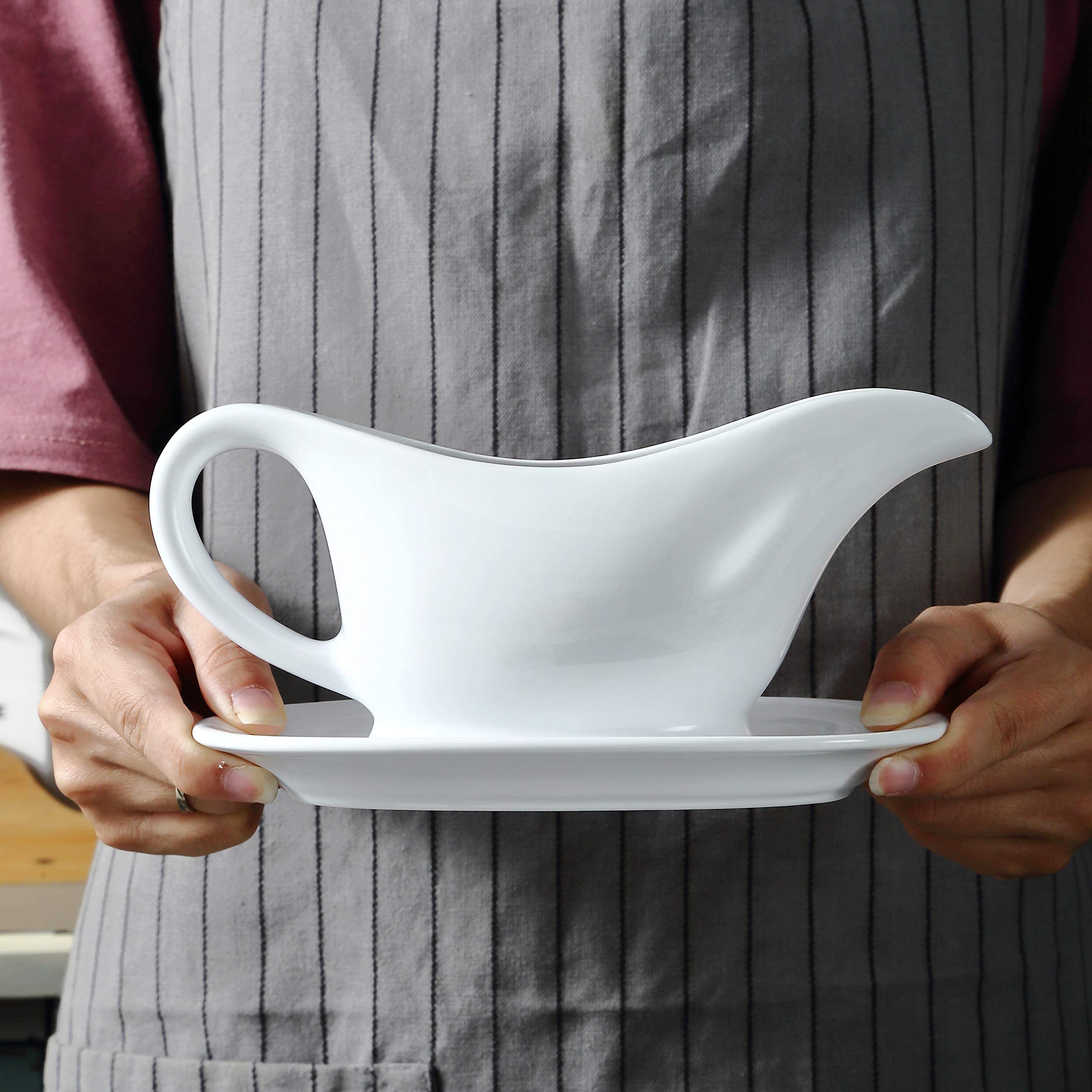 Bruntmor 11 Oz White Ceramic Gravy Boat with Serving Tray - Small Ceramic Sauce Dispenser for Dinner Parties, Holiday Meals & Fine Dining - Perfect for Gravy, Syrup & Dressings