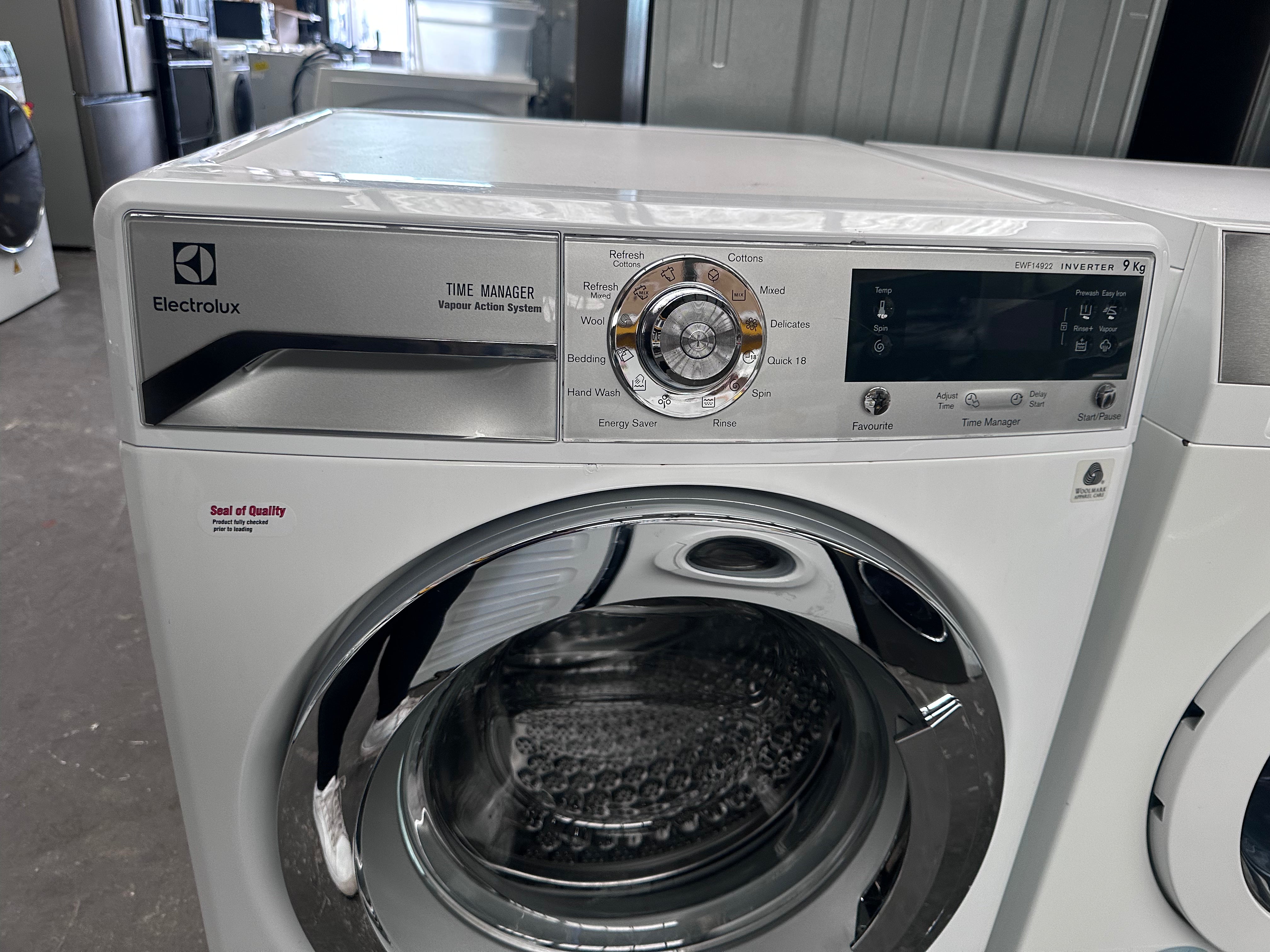 Refurbished Electrolux 9kg Front Load Washing Machine with Time Manager - Energy Efficient & Quiet for Apartments, Laundry Rooms & Small Homes
