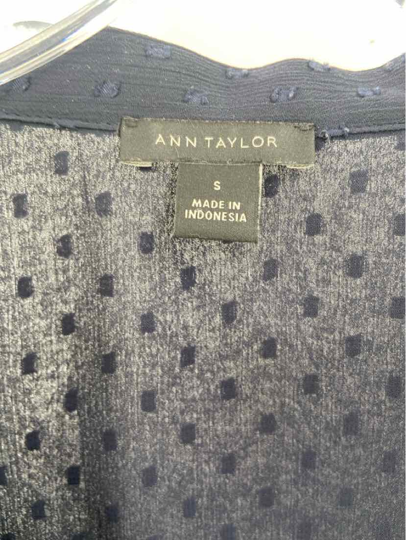 Pre-Owned Ann Taylor Navy Blue Blouse Size Small - Perfect for Work, Office & Casual Wear