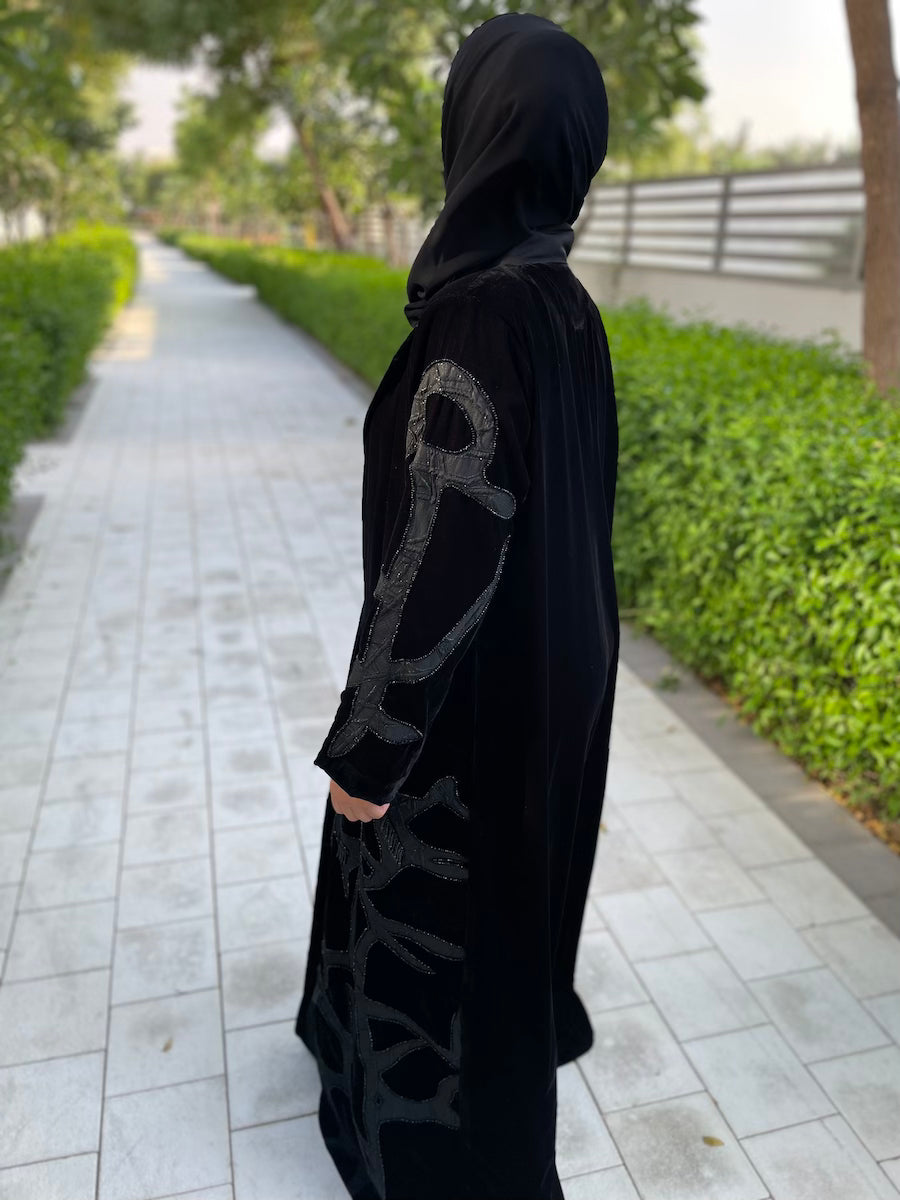 Elegant Black Velvet Open Abaya with Intricate Embroidery - Perfect for Prayer, Modest Fashion & Special Occasions