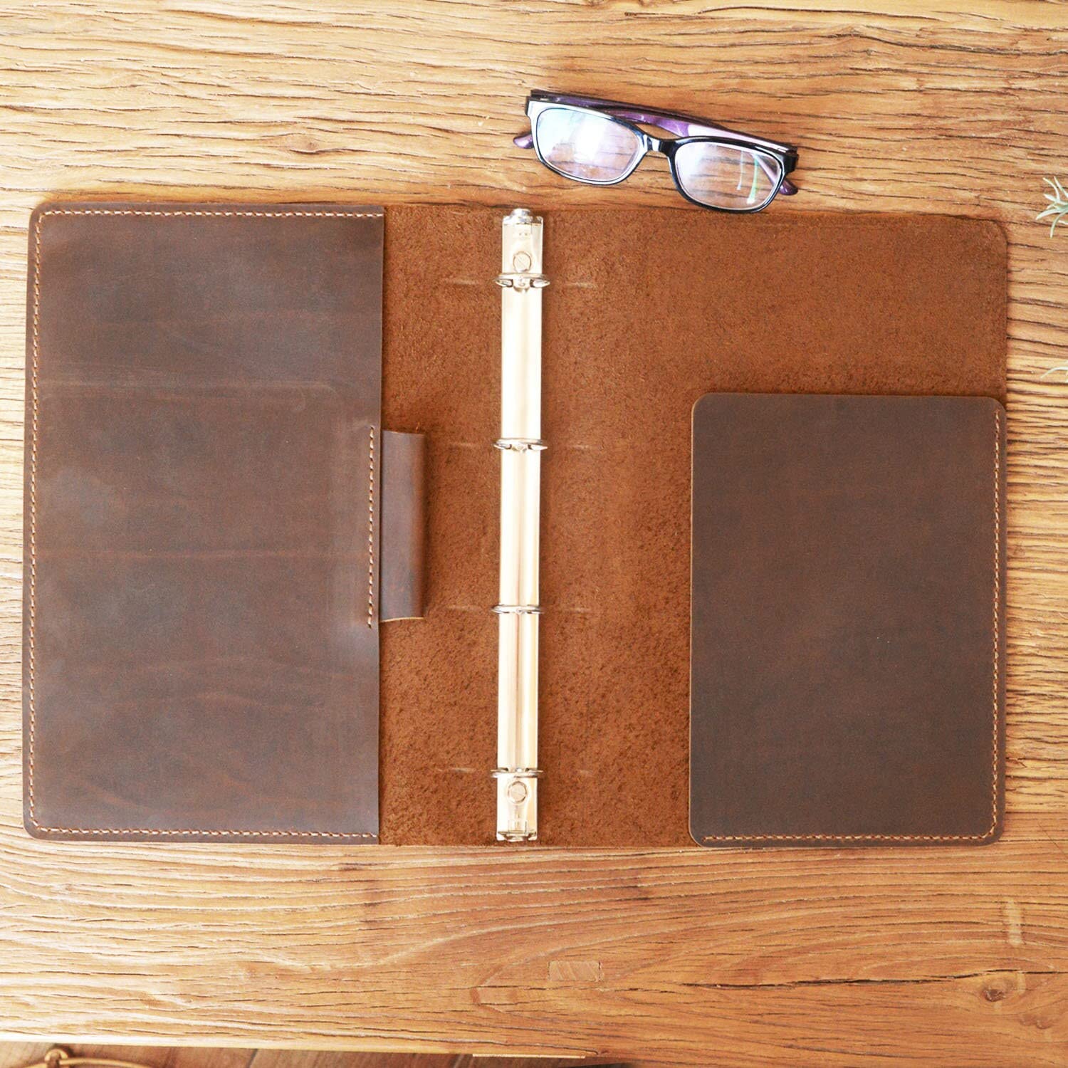Premium Distressed Leather 4-Ring Binder for A4 Paper - Fits 4-Hole Refills, Professional Portfolio Organizer & Planner Cover - Perfect for Office, School, and Business Meetings (Model D712A4)