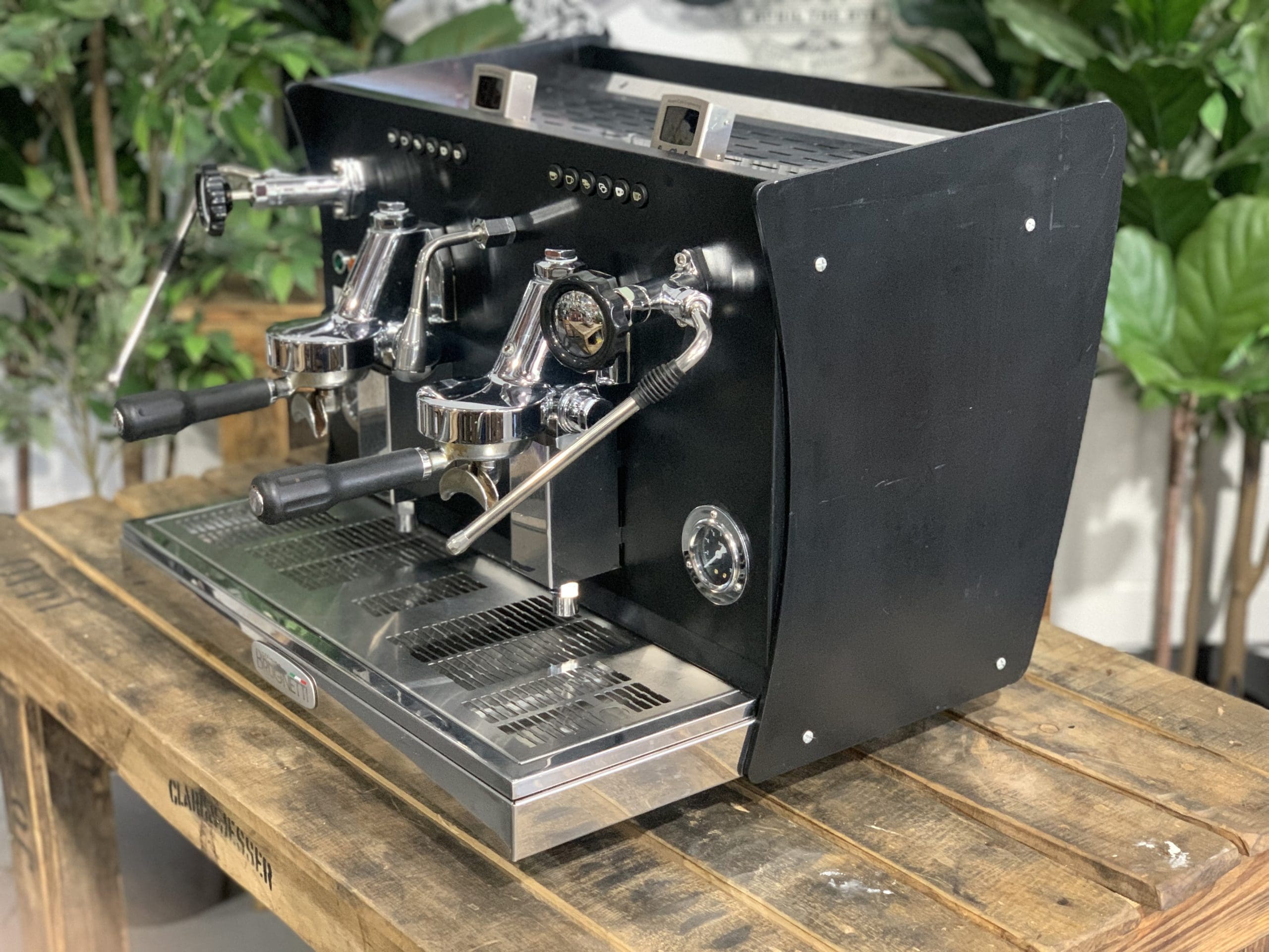 Brugnetti Giulia Manufactum 2 Group Black Commercial Espresso Machine for Coffee Shops & Restaurants | Professional Barista Equipment