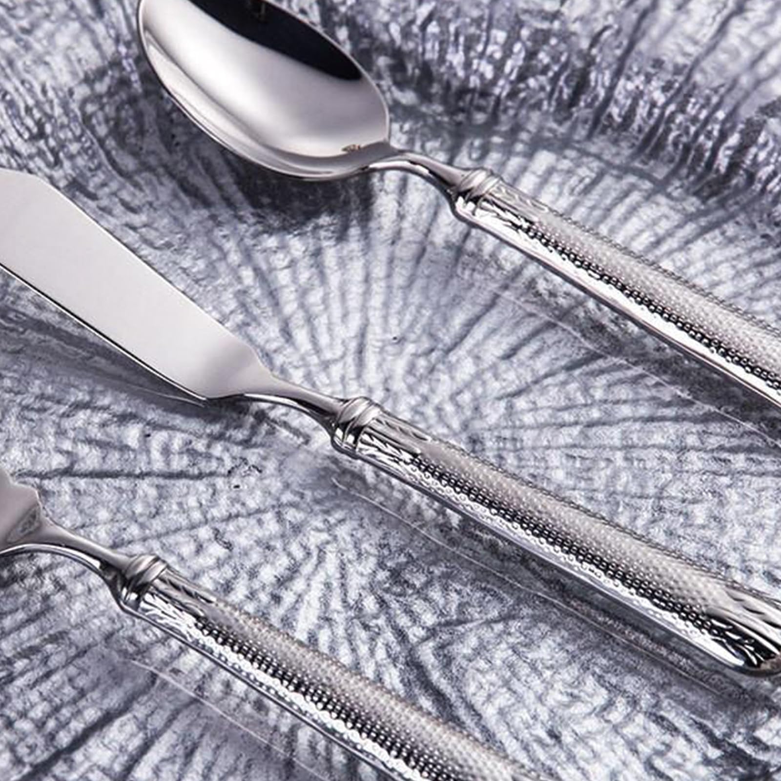 24-Piece Stainless Steel Flatware Set for 6 - Vintage Wheat Ears Embossed Silverware Set with Spoons, Forks & Knives | Dishwasher Safe Kitchen Cutlery | Elegant Dining & Entertaining Tableware (1810 Stainless Steel, Silver)