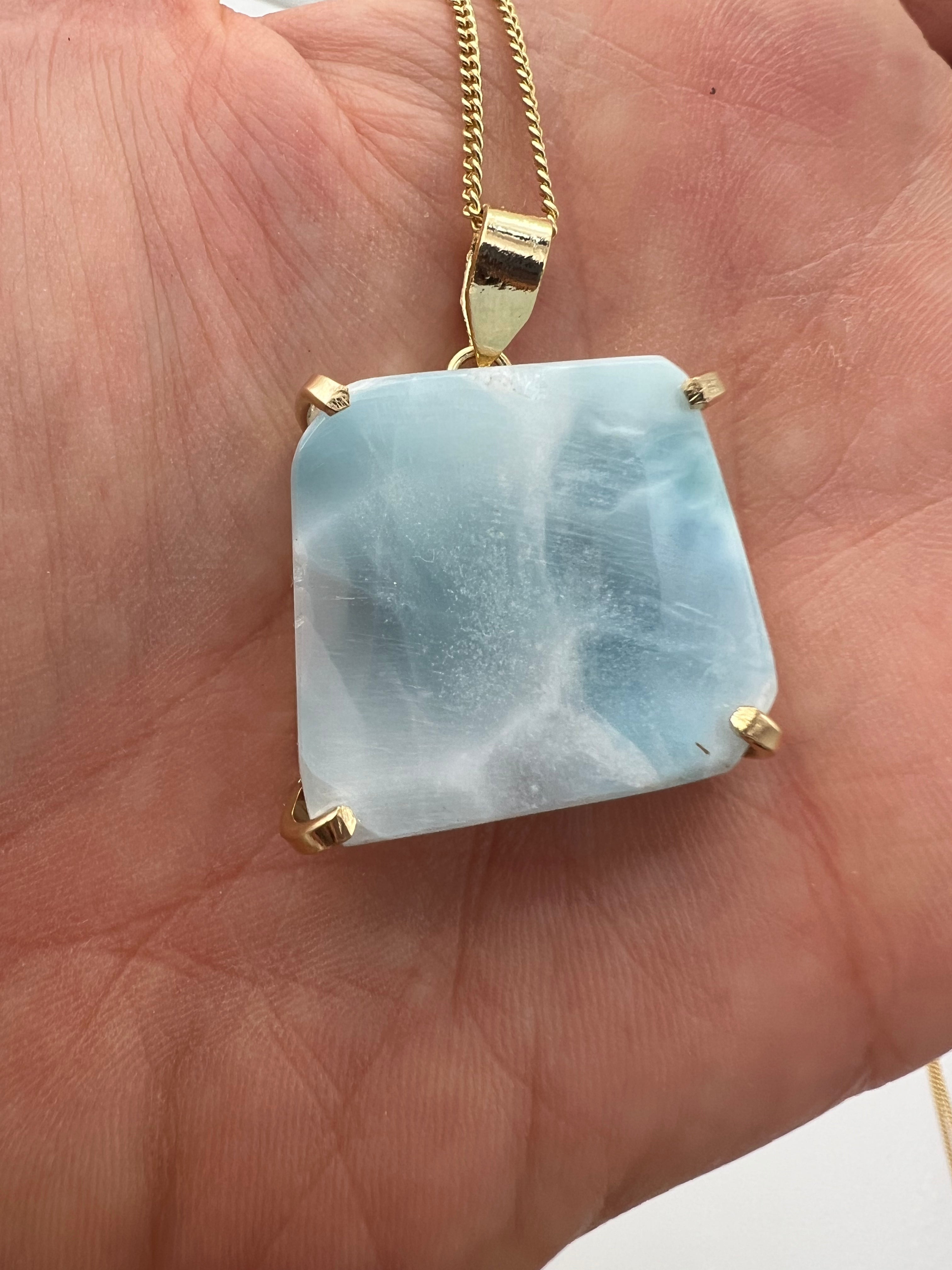 Vergoldete Larimar Halskette - Crystal and Sage Jewelry | Healing Stone Necklace for Women | Perfect for Meditation, Yoga & Spiritual Gifts