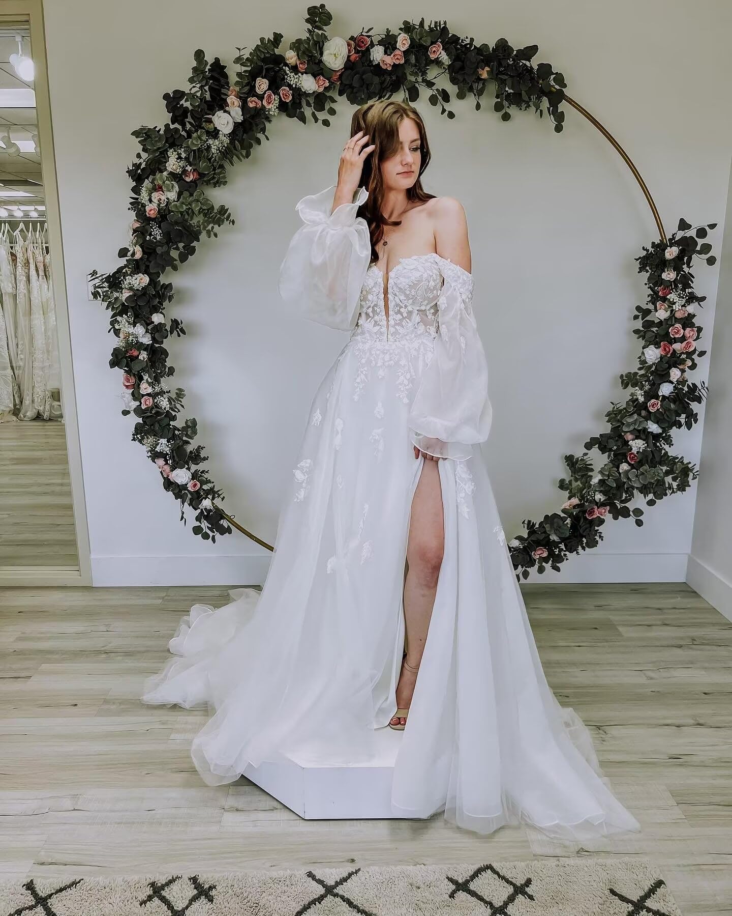 Elegant Tulle Long Wedding Dress for Bride - Lace Strapless Sweetheart Bridal Gown with Train | Perfect for Beach, Church & Formal Weddings