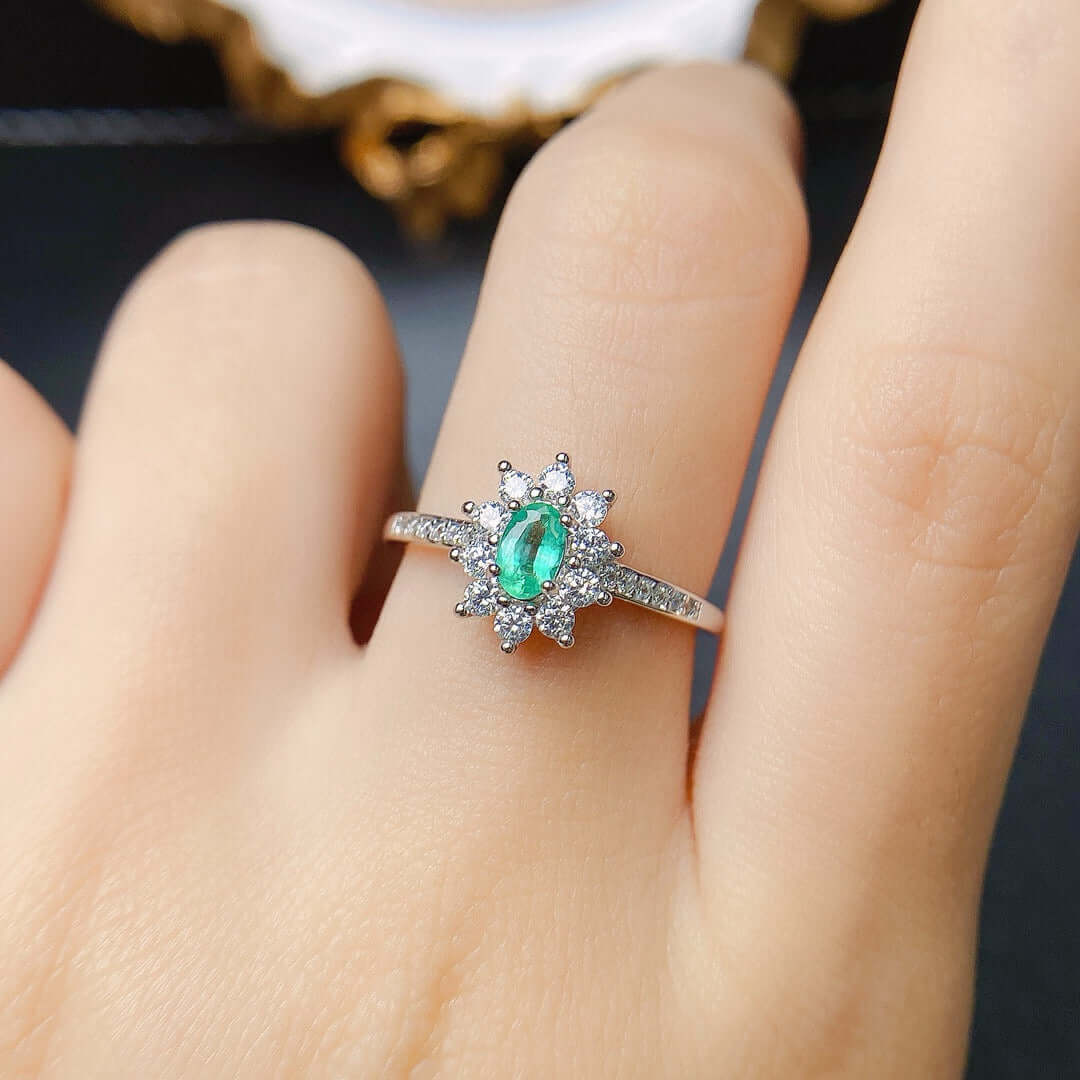 18K Gold Statement Emerald Ring for Women - Elegant Green Gemstone Jewelry for Engagement, Wedding & Special Occasions | NS2403