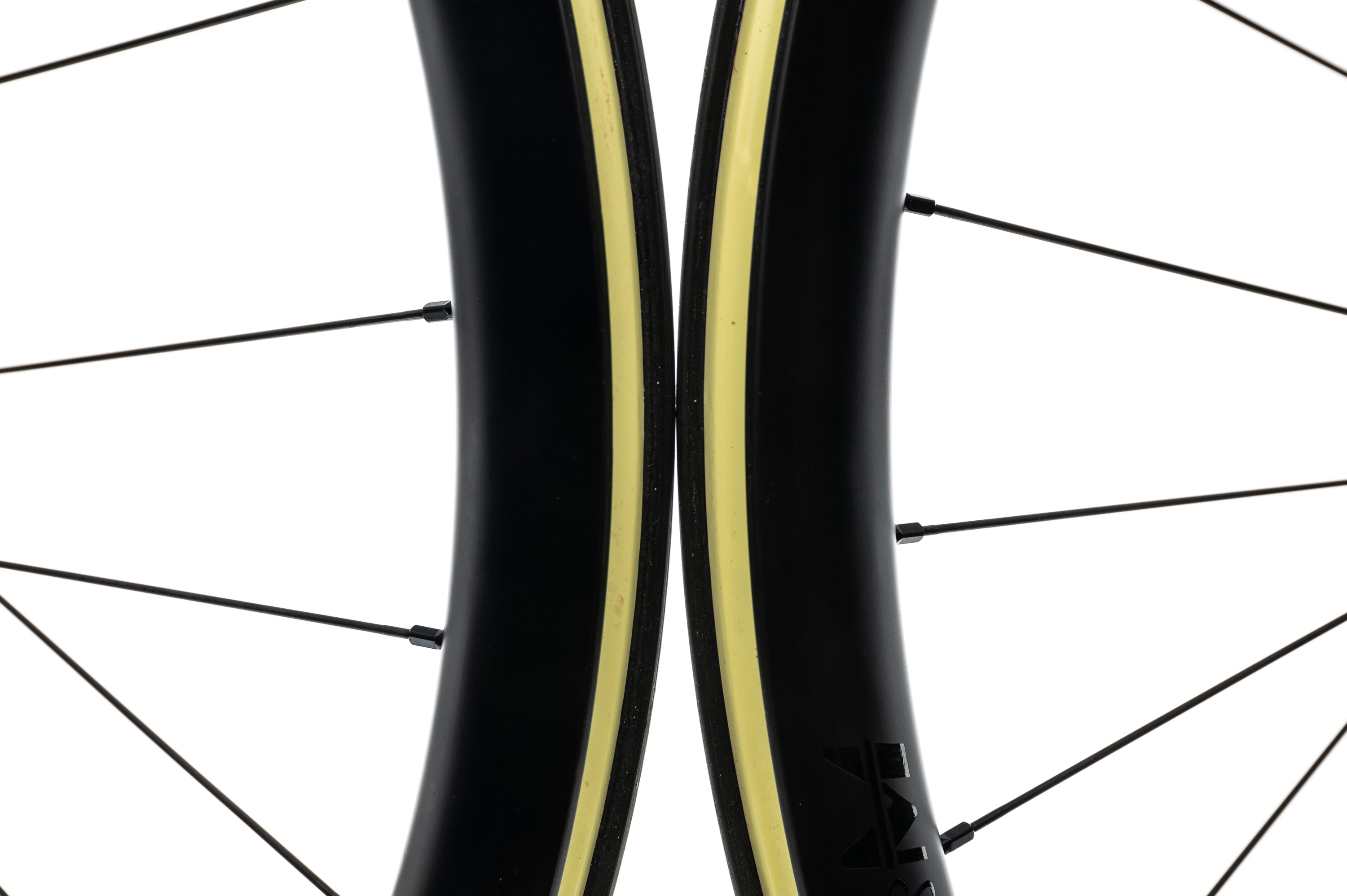 Atom CCX 38mm Carbon Tubeless 700c Wheelset - Lightweight Aero Road Bike Wheels for Racing & Endurance Cycling | Perfect for Road Racing, Triathlons & Long-Distance Rides