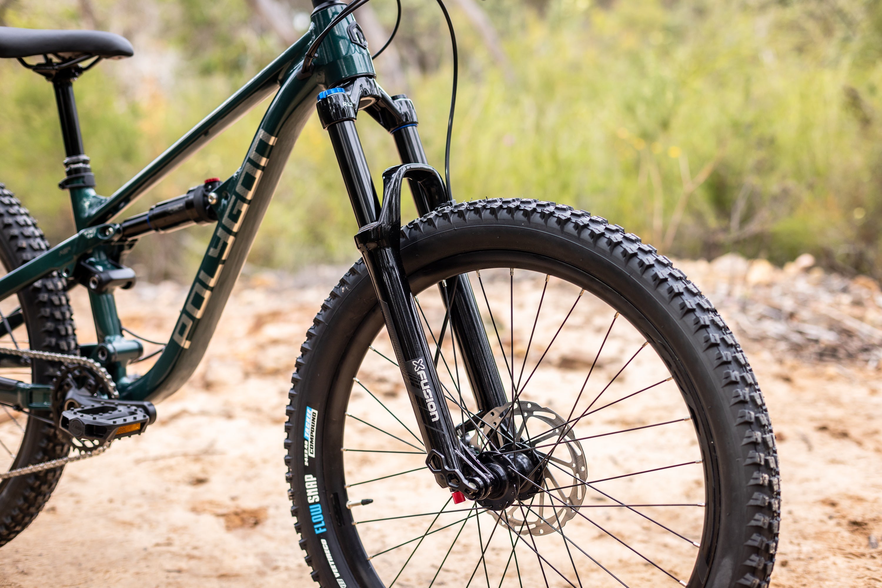 Polygon Siskiu D24 EVO Kids Mountain Bike - 24 Inch Wheels, Lightweight Aluminum Frame, 21-Speed Gears - Perfect for Trail Riding, Off-Road Adventures & Outdoor Family Fun