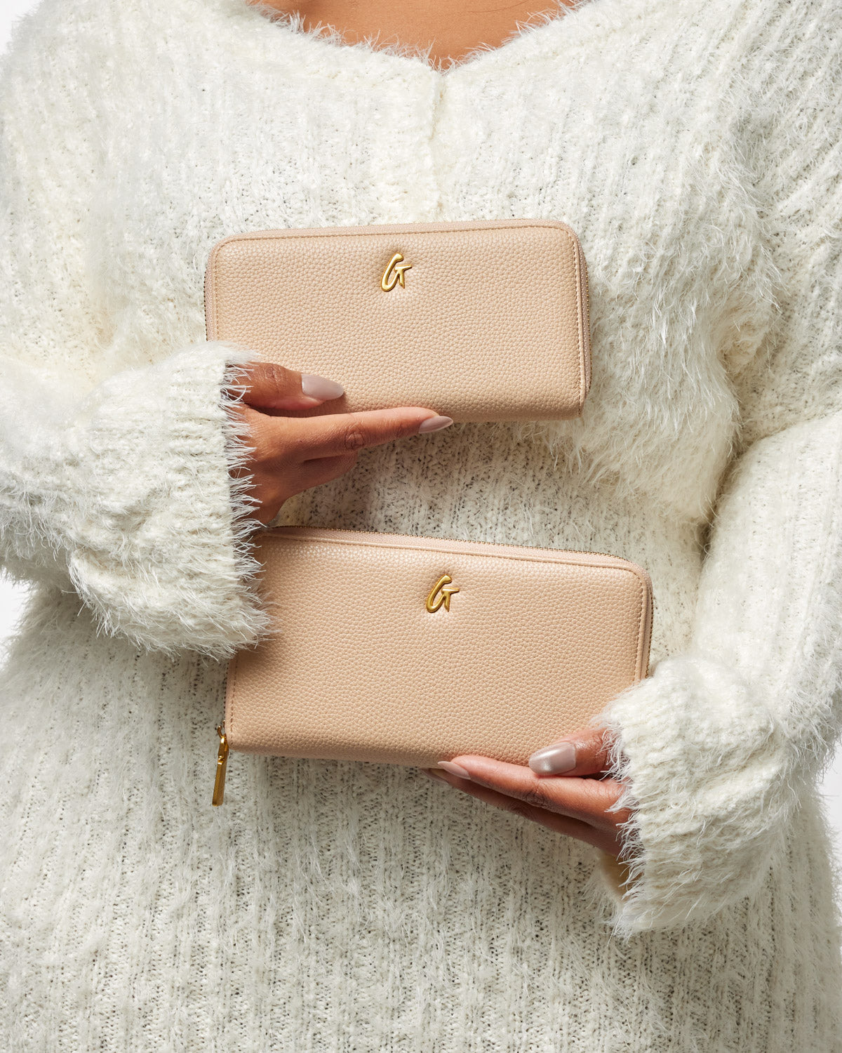 Standard Pebble Wallet in Nude - Slim Minimalist RFID Blocking Leather Wallet for Men & Women - Perfect for Travel, Everyday Use & Gift Giving