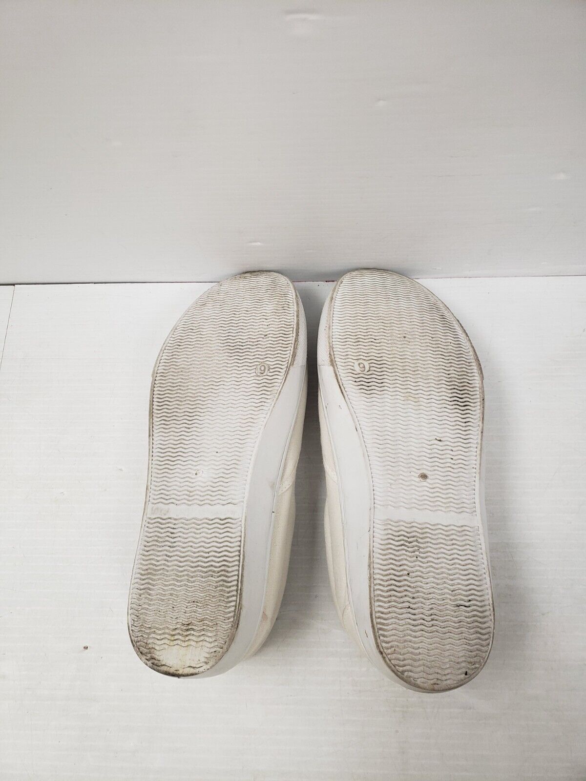 Urban ID White Flats Women's Size 9 - Comfortable Casual Shoes for Work, Walking & Everyday Wear