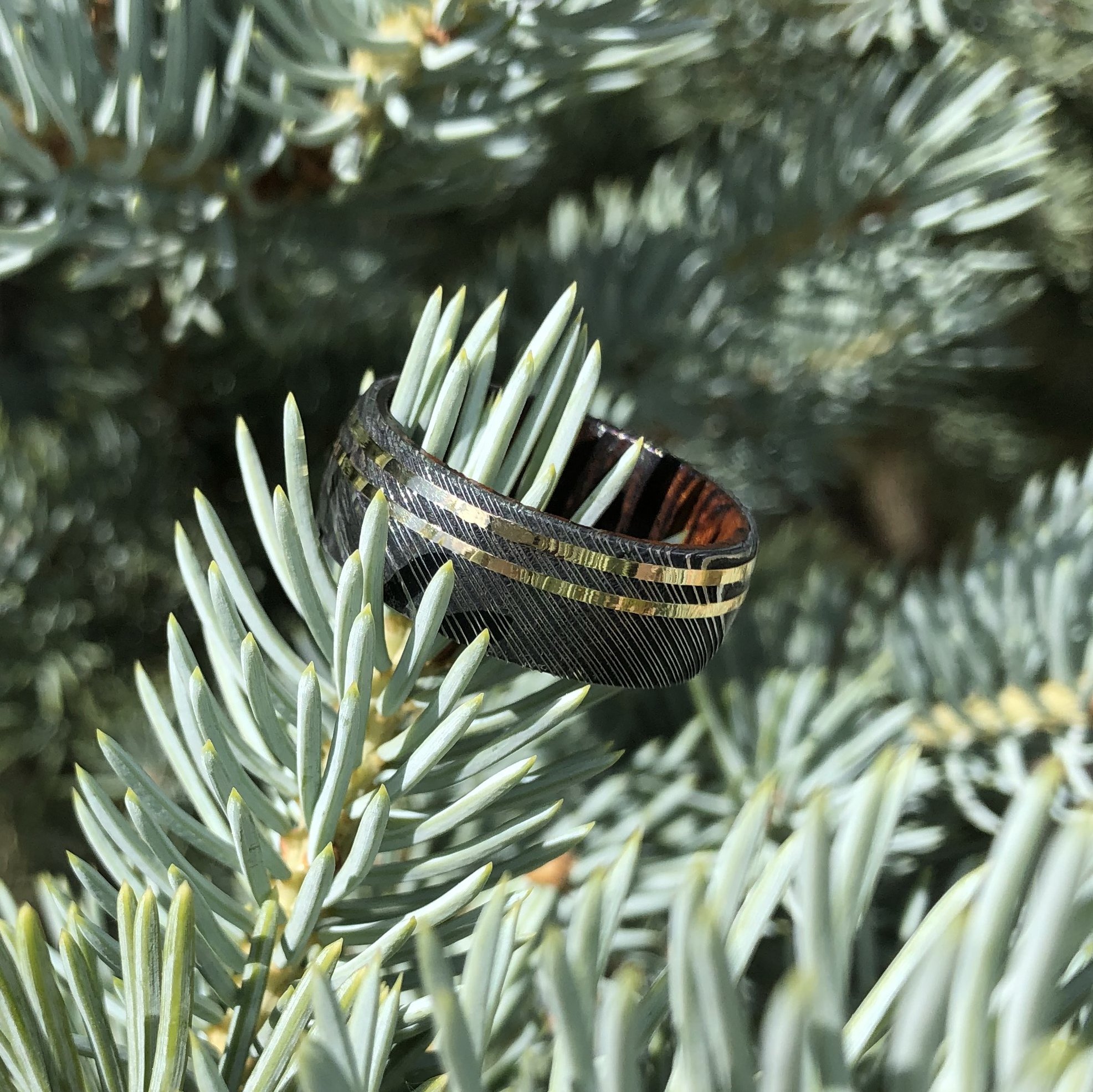 Handmade Damascus Steel Wedding Bands - 14k Gold Inlay Rings for Men & Women - USA Crafted - Perfect for Anniversaries, Engagements & Unique Gifts