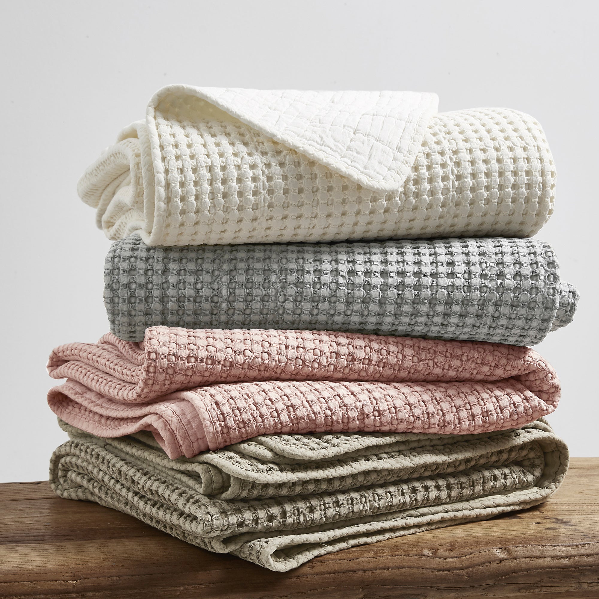 Luxury Mills Waffle Quilt Set - Ultra Soft Bedding Collection for Queen/King Size Beds - Perfect for Cozy Bedrooms, Guest Rooms & Hotel Stays