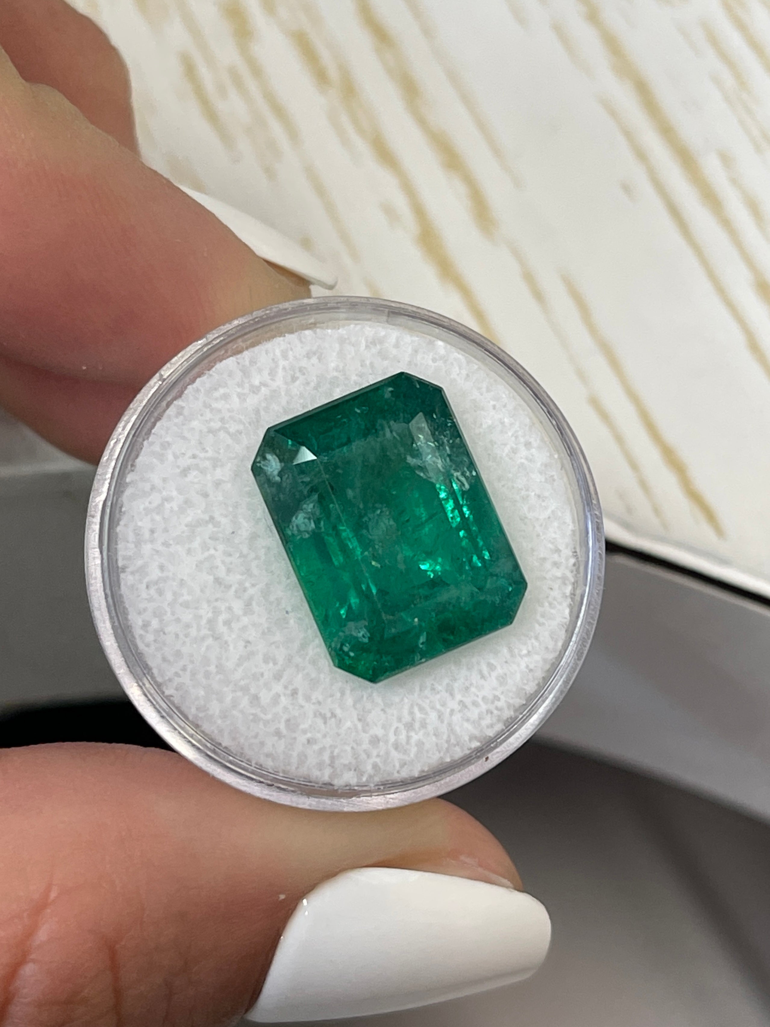 12.45 Carat Natural Zambian Emerald - 15.6x12mm Deep Green Loose Gemstone for Jewelry Making, Engagement Rings & Luxury Collectibles