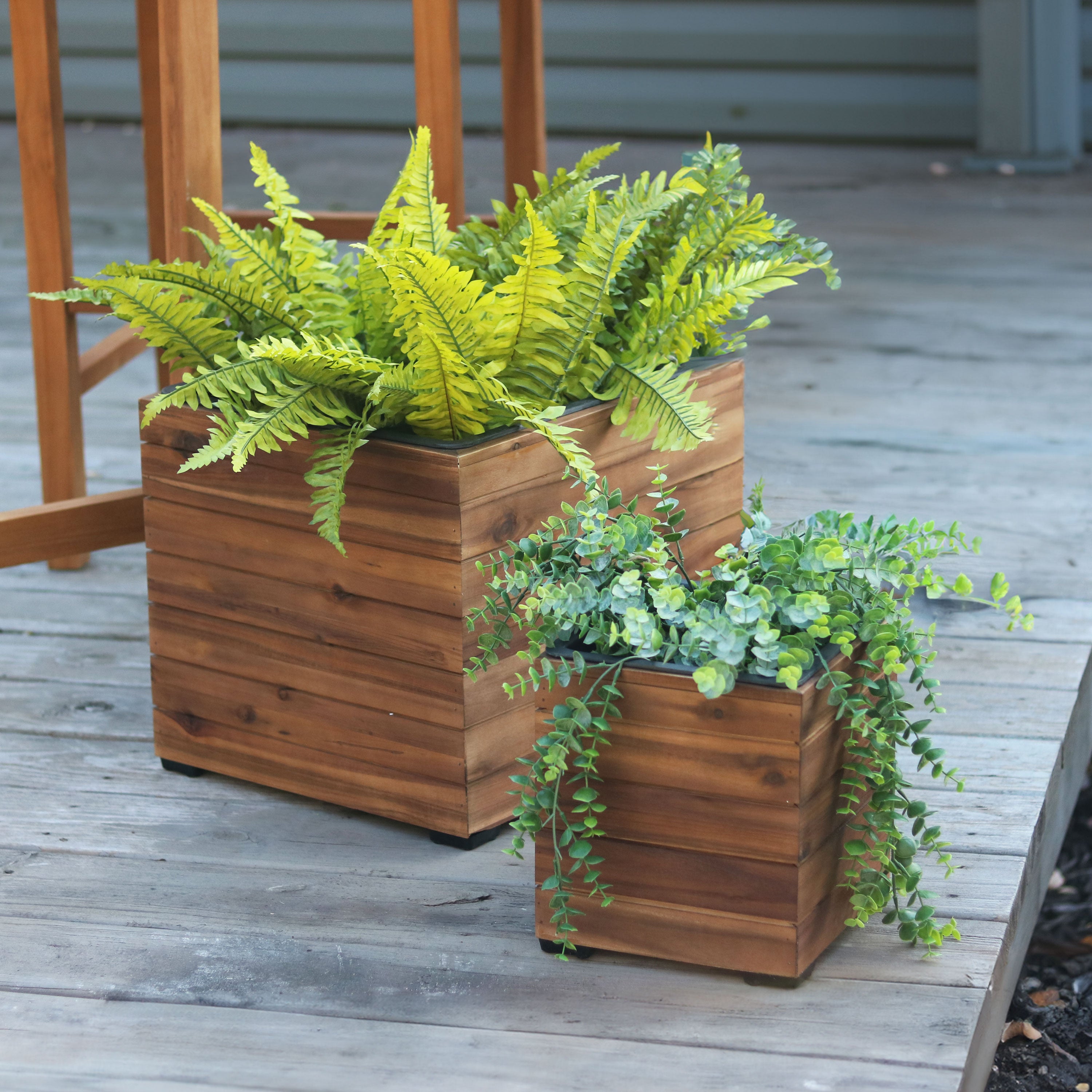 Sunnydaze 2-Piece Wooden Planter Box Set with Plastic Liners - Outdoor Garden Decor for Flowers, Herbs & Plants - Perfect for Patio, Balcony & Backyard Gardening