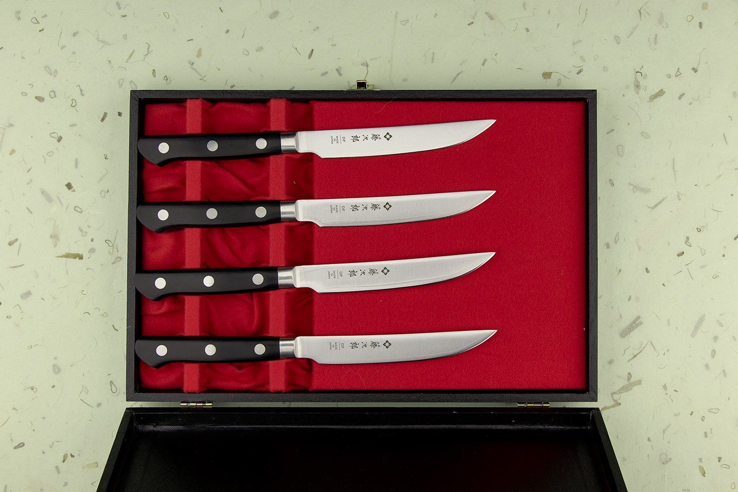 TOJIRO CLASSIC Premium Japanese Stainless Steel Steak Knife Set - 4-Piece Sharp Kitchen Cutlery for Steakhouse Dining, BBQ, and Home Cooking