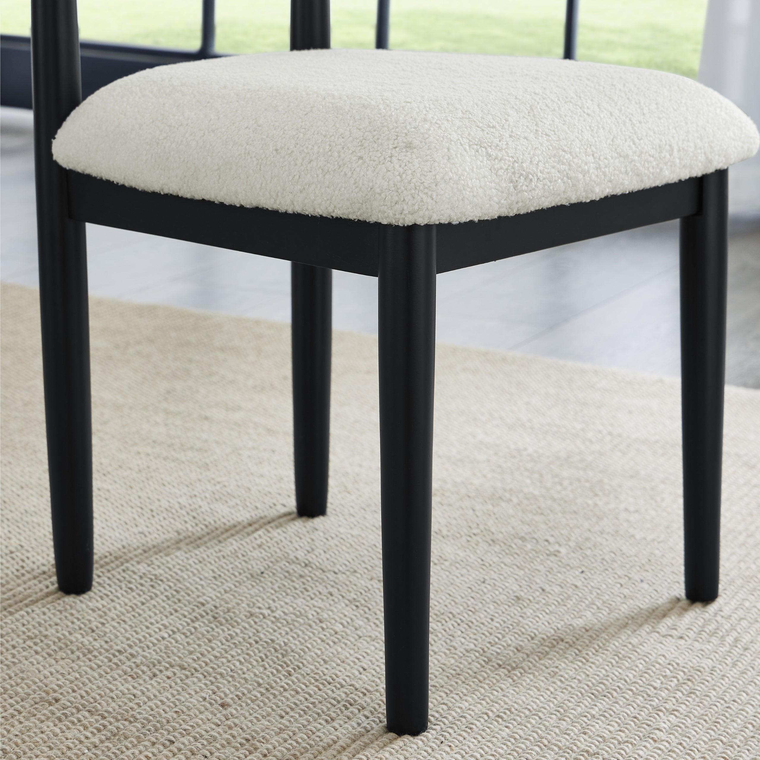 Roundhill Furniture Henriet 5-Piece Round Dining Set with Pedestal Table & 4 Chairs - Black | Modern Kitchen & Dining Room Furniture for Small Spaces | Perfect for Breakfast Nooks, Apartments & Cozy Homes