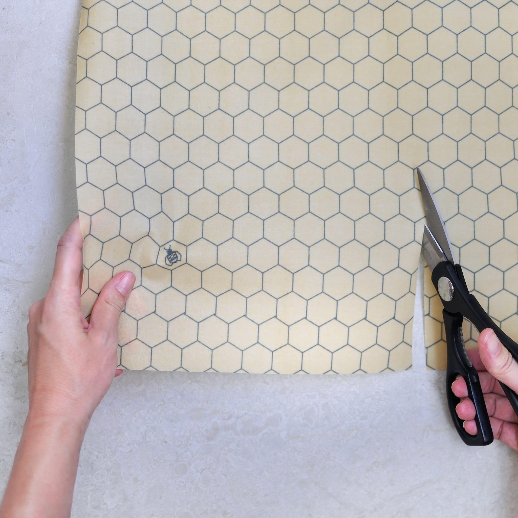 SUPERBEE XL Beeswax Wrap Roll - Reusable Eco-Friendly Food Wrap for Vegetables, Cheese, Bowls & Sandwiches | Natural Beeswax Food Storage Solution | Perfect for Meal Prep, Picnics & Zero-Waste Kitchens (35x13 Inch Hexagon Pattern)