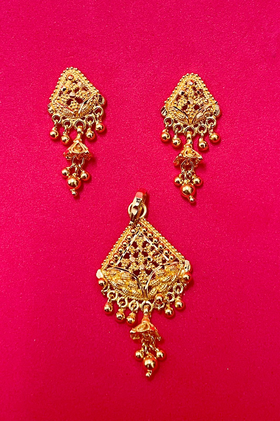 22KT Gold Designer Pendant Necklace Set (D104) - Elegant Jewelry for Women, Perfect for Weddings, Parties & Special Occasions