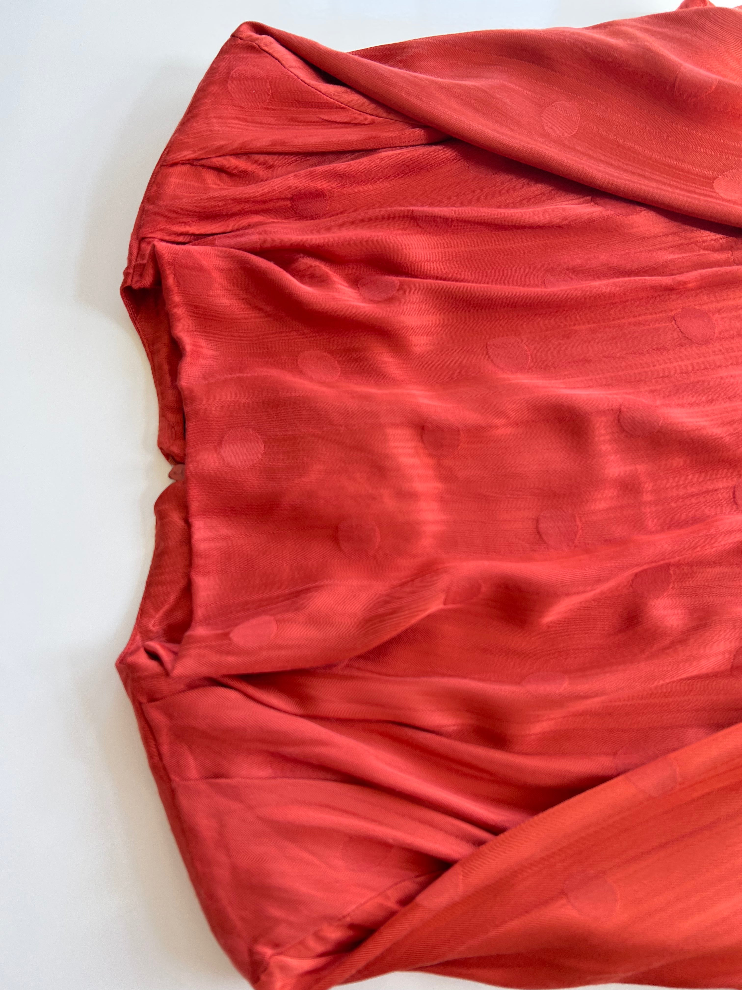 Amara Satin Amber in Polka Dot - Elegant Satin Pillowcase for Women, Soft & Smooth Hair Care - Perfect for Bedroom Decor, Gift Idea & Luxury Sleep Experience