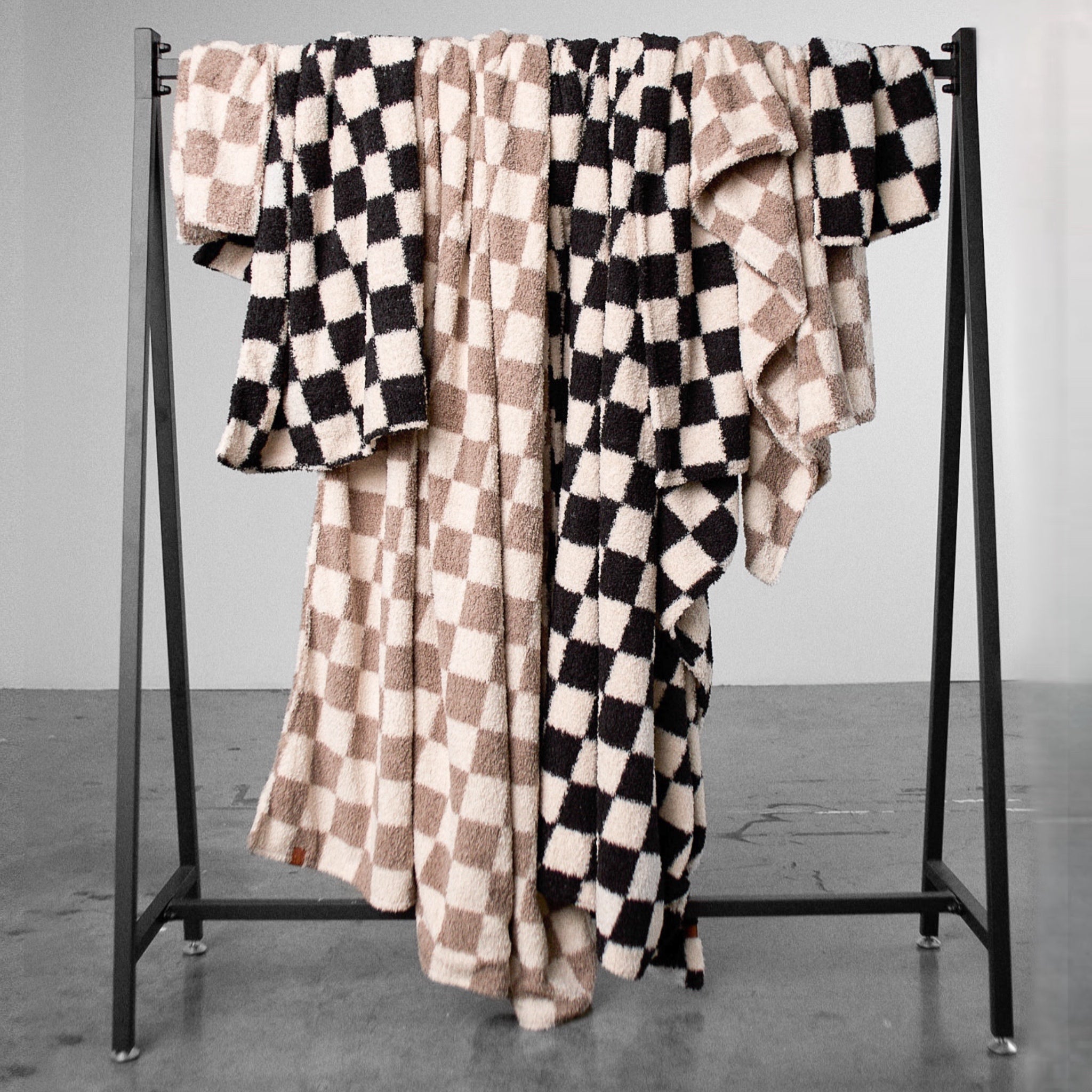 Soft Fluffy Plush Blanket with Mushroom Check Pattern - Cozy Warm Throw for Bed, Couch & Outdoor Use