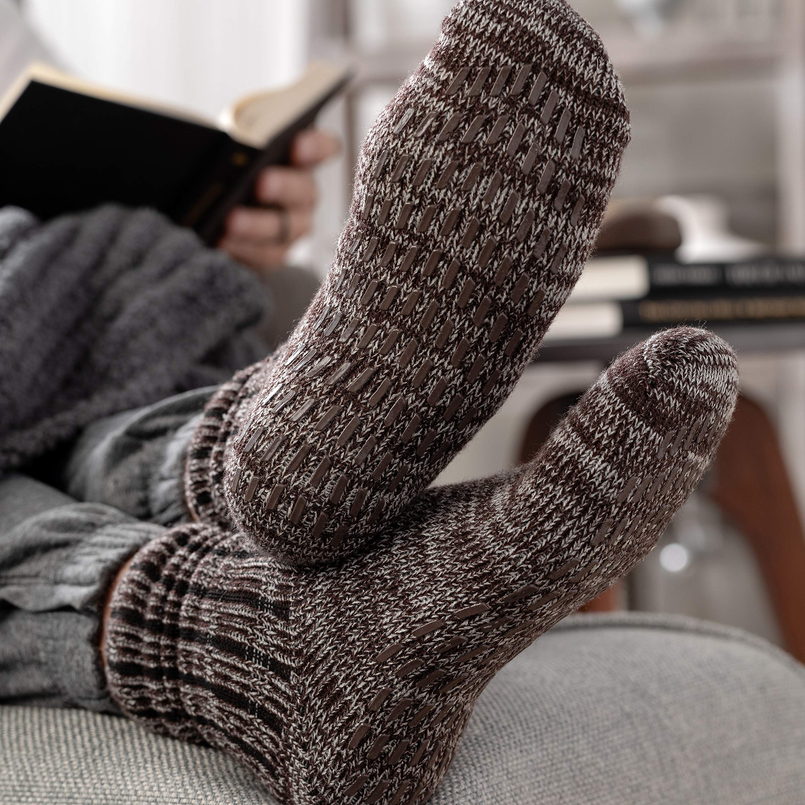 DEMDACO Men's Non-Slip Cozy Slipper Socks - One Size Fits Most (US 6-12) - Soft Polyester Blend for Indoor/Outdoor Wear - Perfect for Home, Office & Travel Comfort