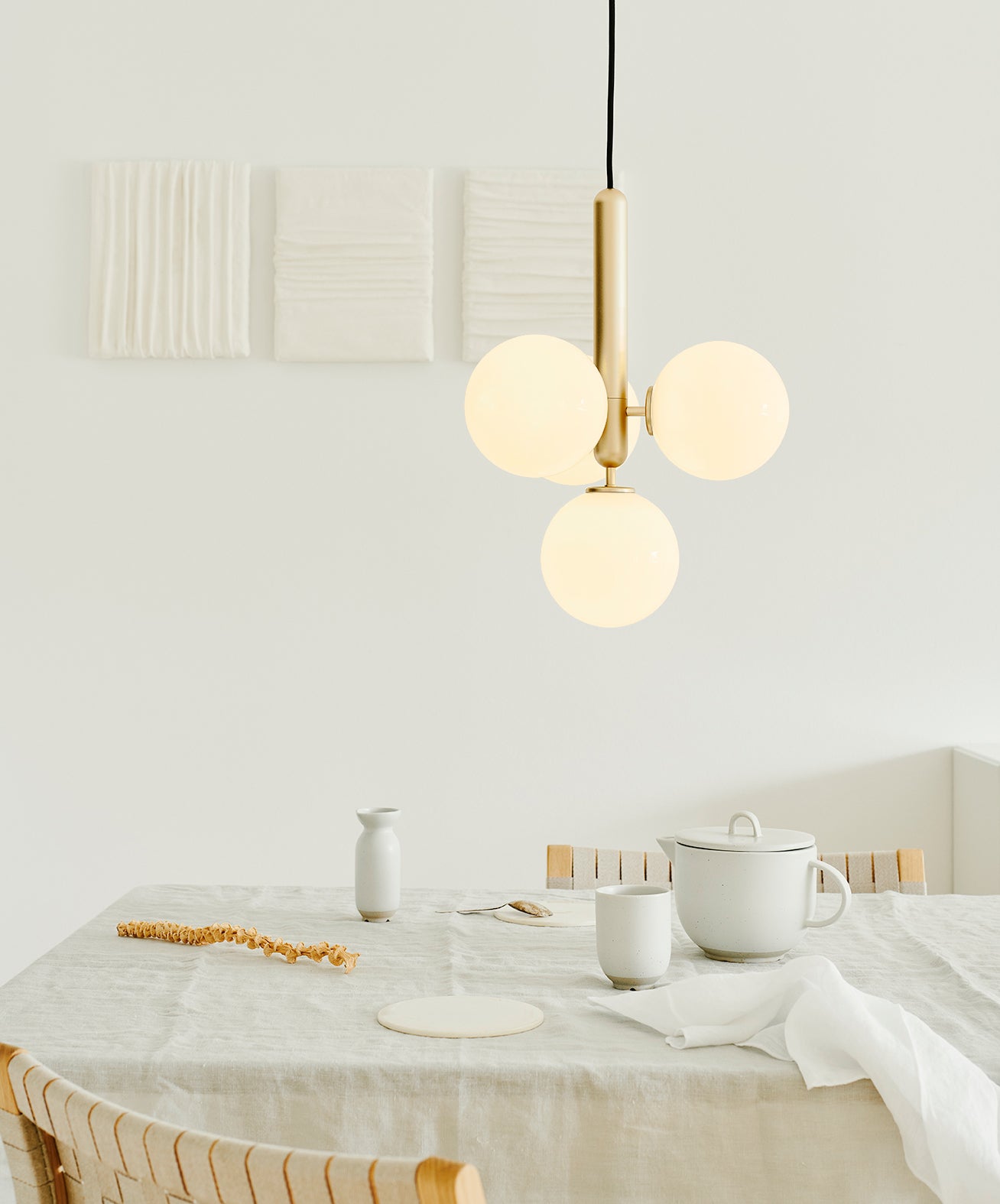 Miira Modern Pendant Light - Sleek Hanging Lamp for Kitchen Island, Dining Room & Bedroom - Adjustable LED Ceiling Light Fixture with Dimmable Warm White Light