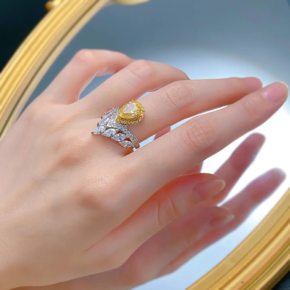 Elegant Gold Crown Ring for Women - Royal Jewelry Gift for Queen, Princess & Brides - Perfect for Weddings, Prom & Special Occasions
