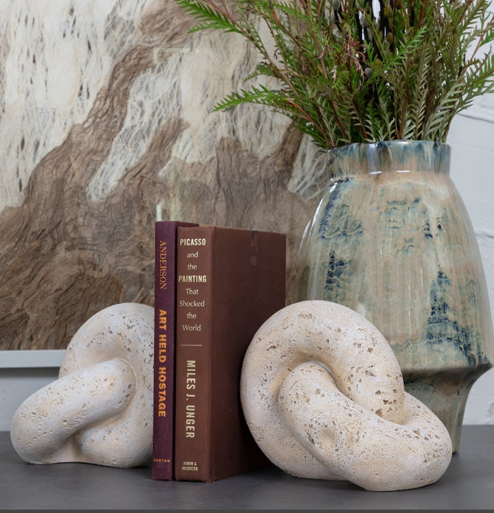 Navona Bookends Set of 2 - Heavy Duty Metal Book Holder for Shelves - Perfect for Home Office, Library & Classroom Organization