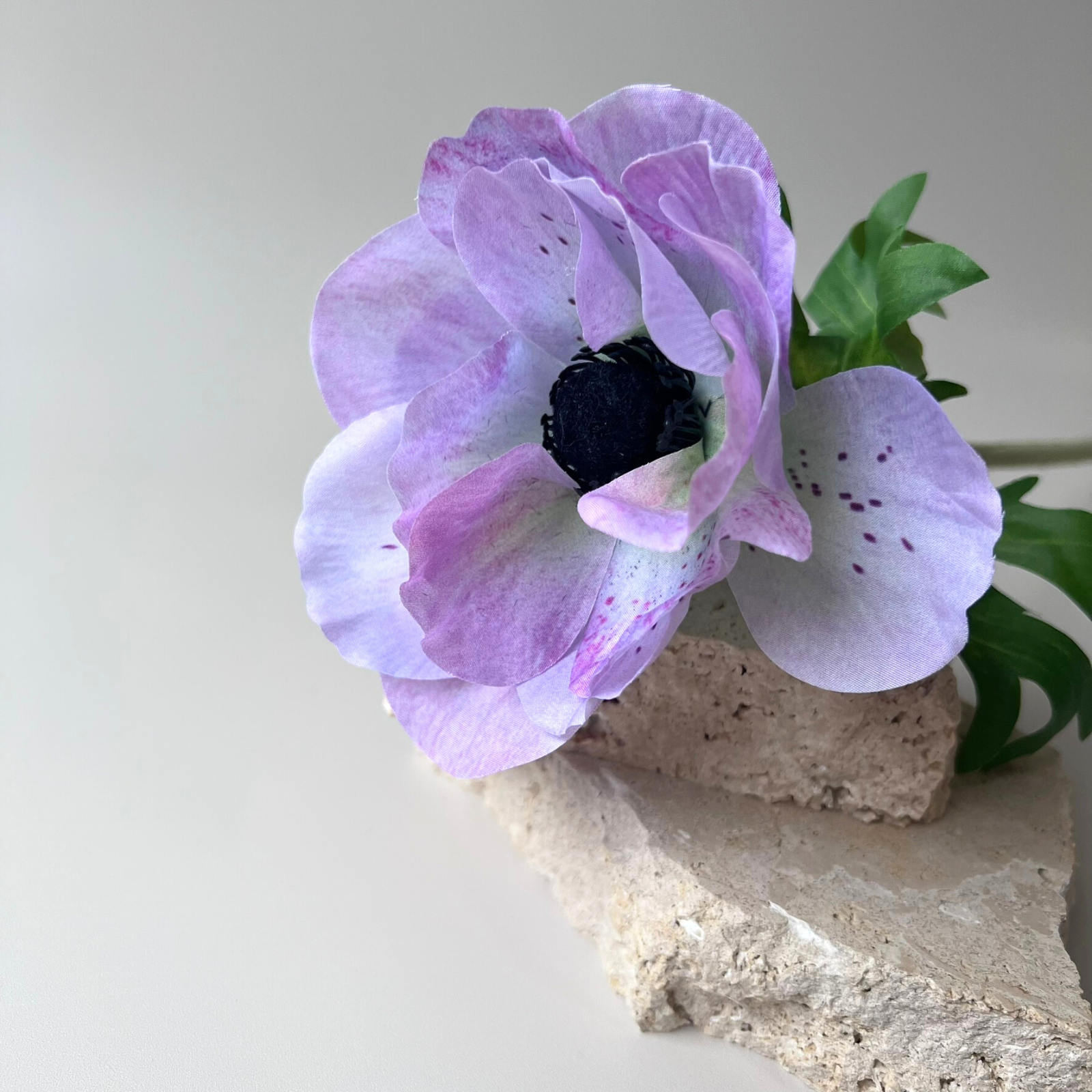 Real Touch Anemone Artificial Flowers - White & Pink Silk Fake Flowers for Home Decor, Wedding Centerpieces, Floral Arrangements, and Tabletop Displays