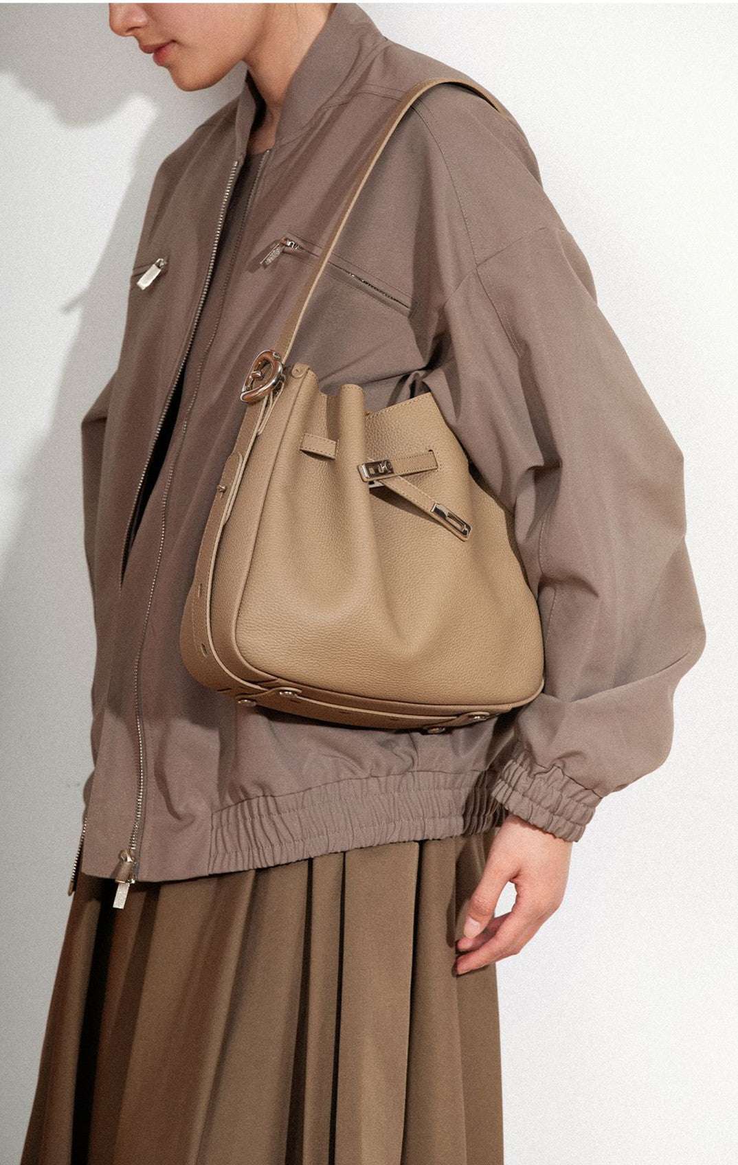 Stylish Modern Soft Leather Bucket Bag for Women - Fashionable Crossbody Shoulder Handbag - Perfect for Work, Travel & Everyday Use