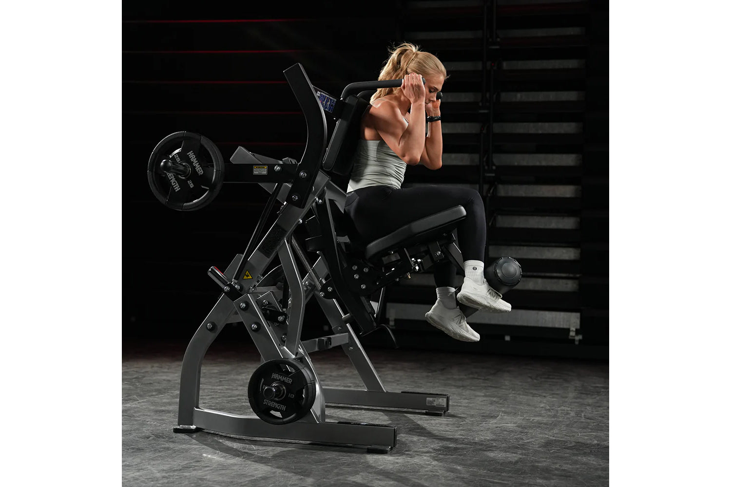 Hammer Strength Plate Loaded Abdominal Oblique Crunch Machine - Gym Equipment for Core Workouts & Strength Training - Perfect for Home & Commercial Fitness Centers