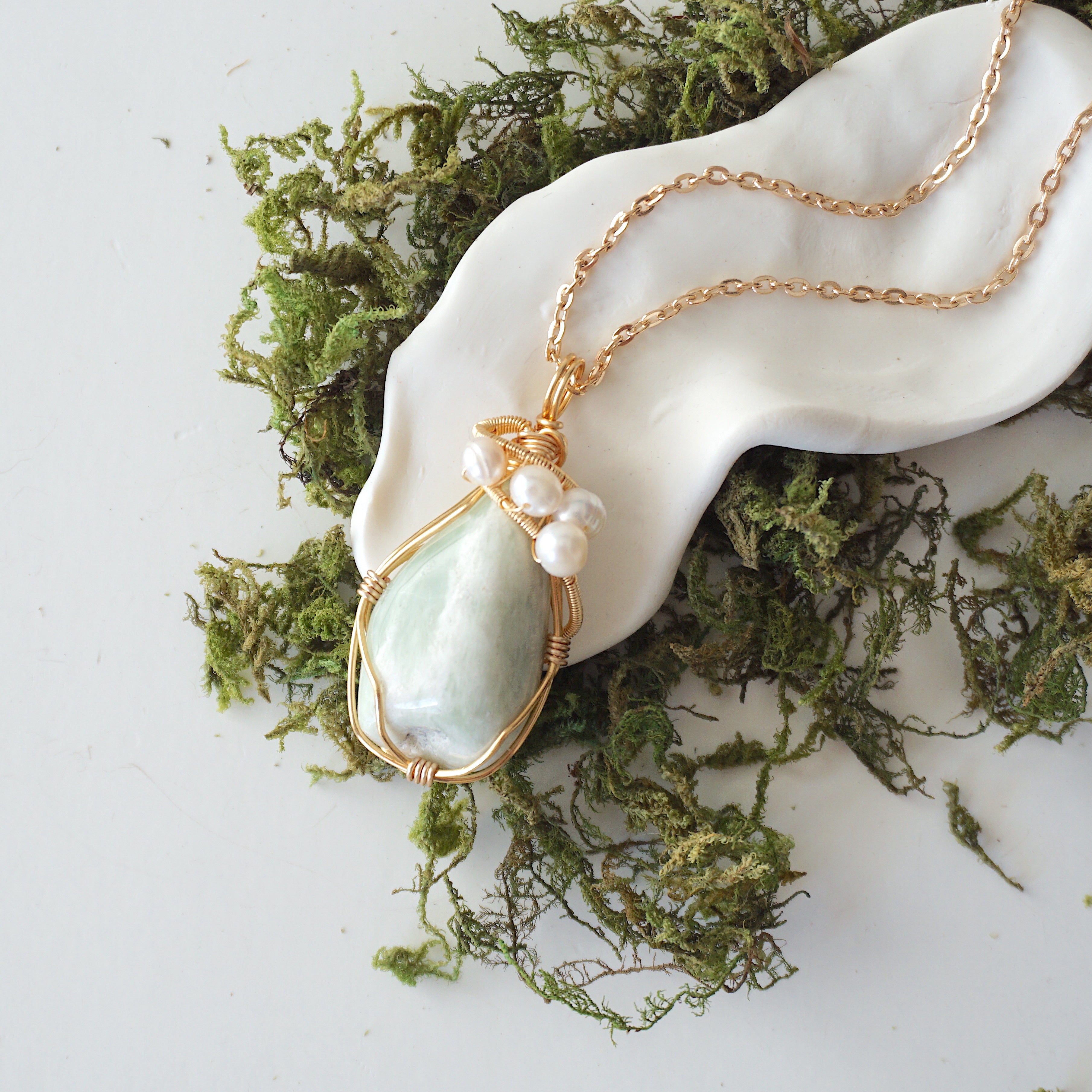 Elegant Jade and Pearl Necklace - 18K Gold Plated Women's Jewelry for Wedding, Party & Special Occasions