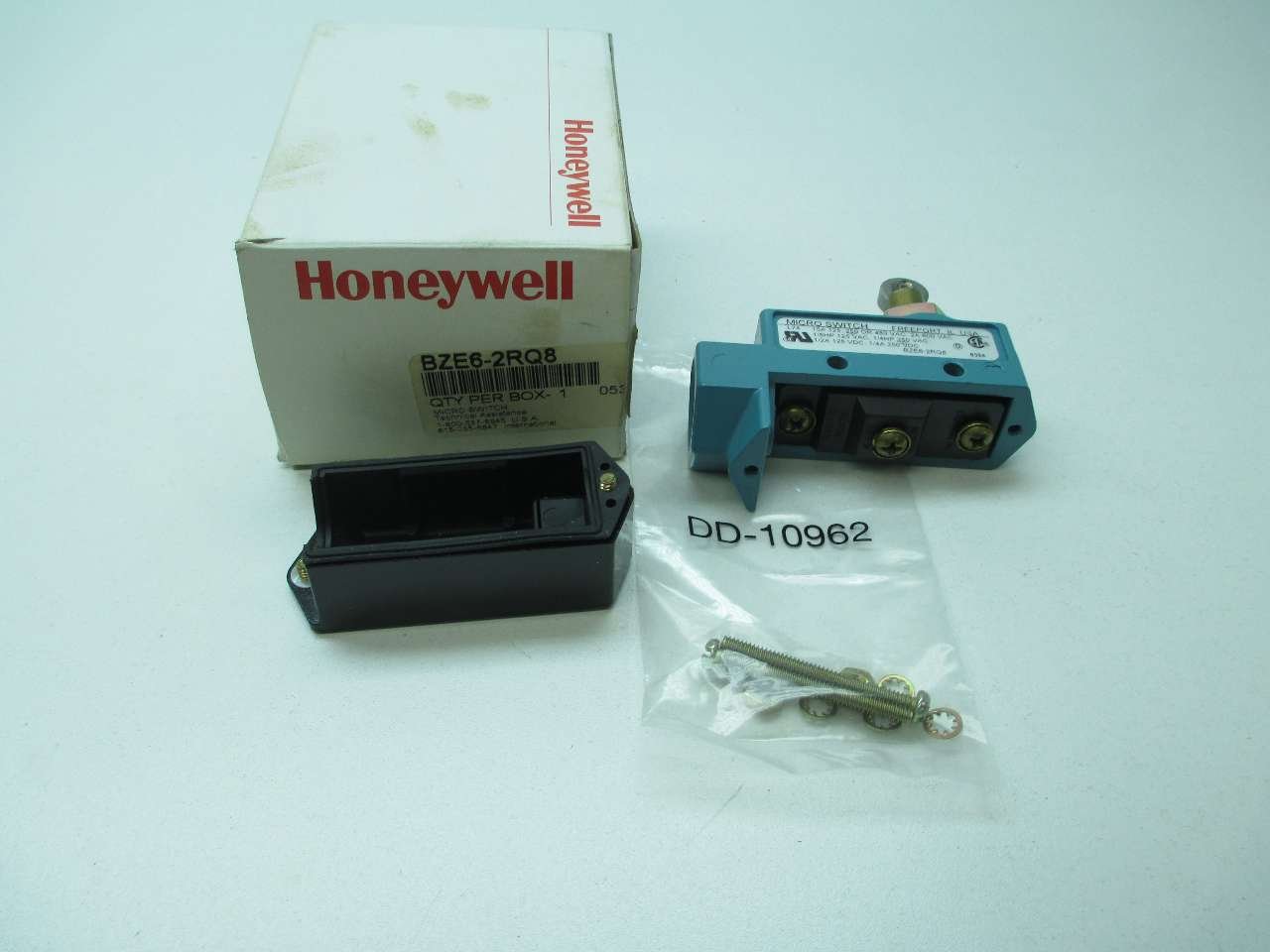 Honeywell S&C BZE6-2RQ8 Limit Switch with Top Roller Plunger - SPDT Electrical Switch for Industrial Automation & Machinery Control