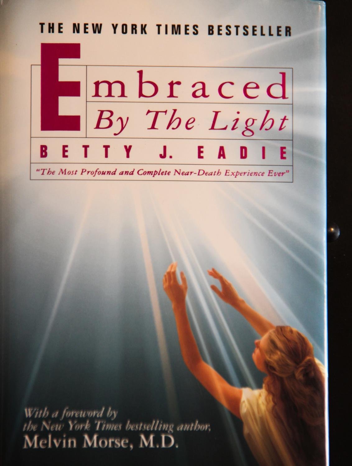 Embraced by the Light - Inspirational Spiritual Book for Healing & Hope | Perfect for Meditation, Self-Discovery & Gift Giving