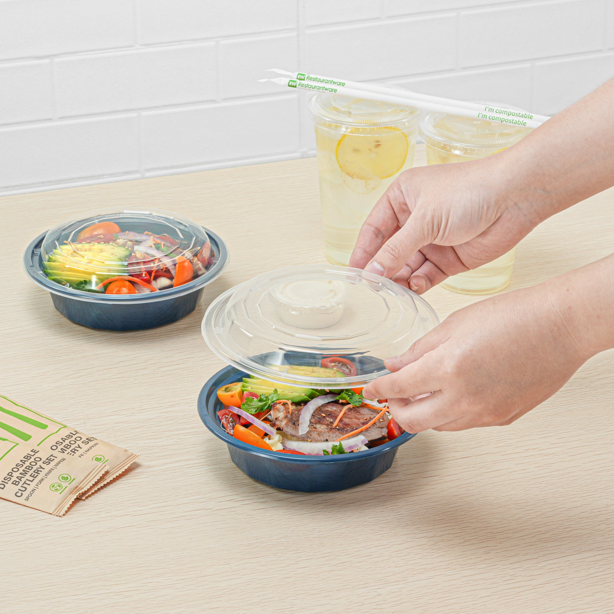 16 oz Midnight Blue Round Plastic Takeout Containers with Clear Lids - Microwave Safe (6.25