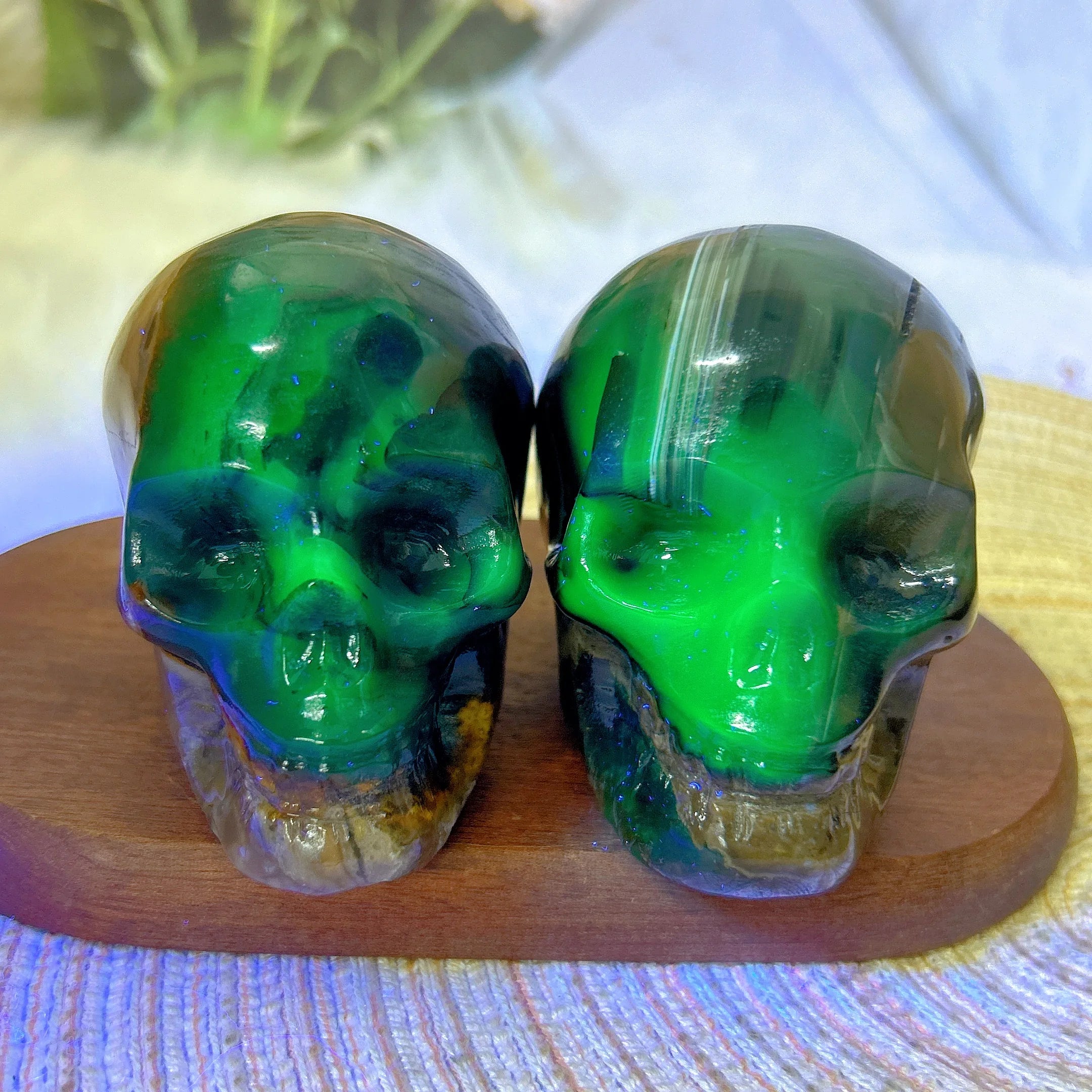 Natural Volcanic Agate Skull Carving with UV Light Effect - Green Flashy Healing Crystal for Energy, Home Decor & Spiritual Gifts | Perfect for Meditation, Feng Shui & Unique Gift Giving