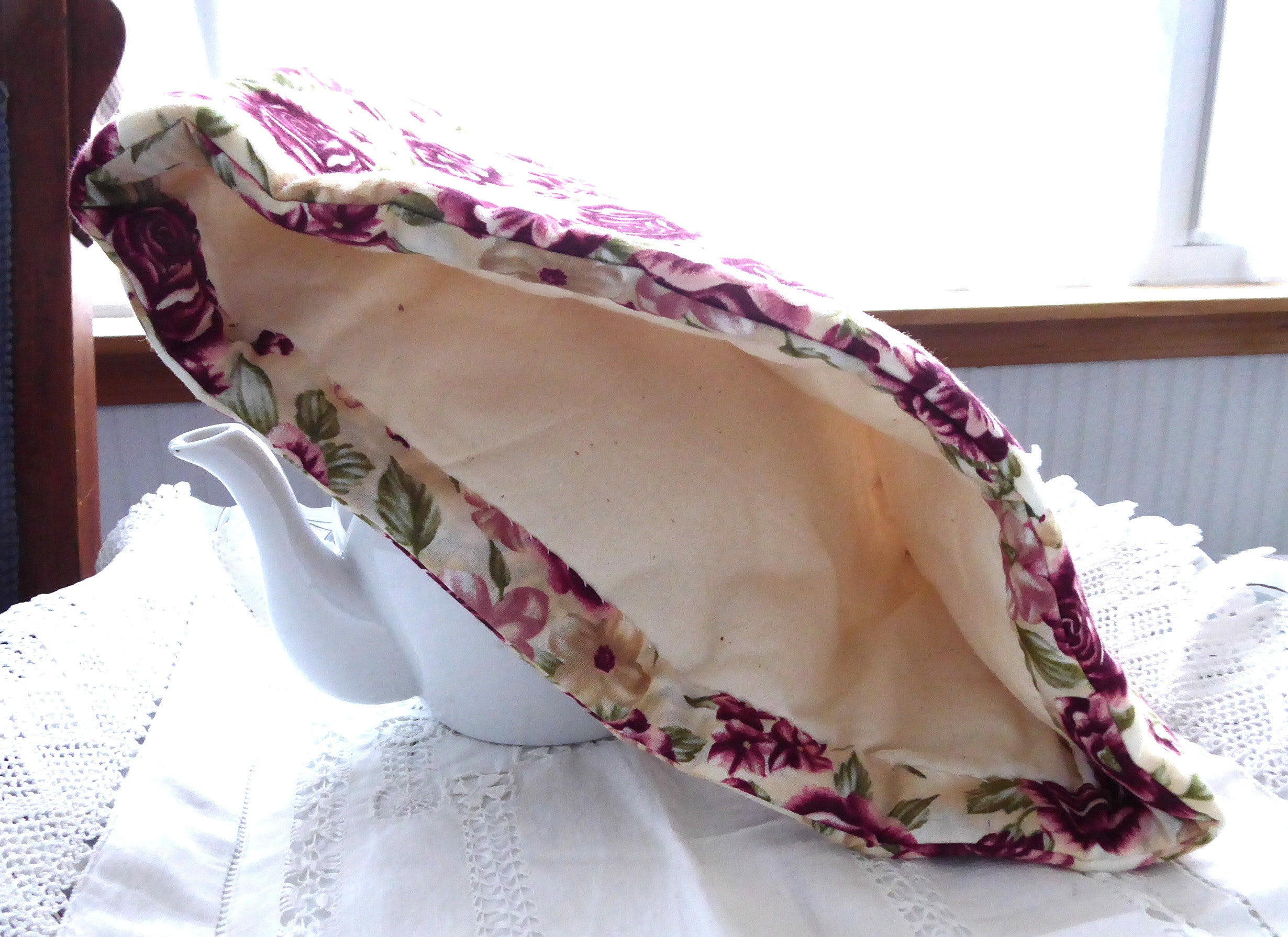 Handmade Burgundy Rose Tea Cozy with Trivet - Insulated & Padded for Hot Tea Pots - Perfect for Afternoon Tea, Kitchen Decor, and Gift Giving