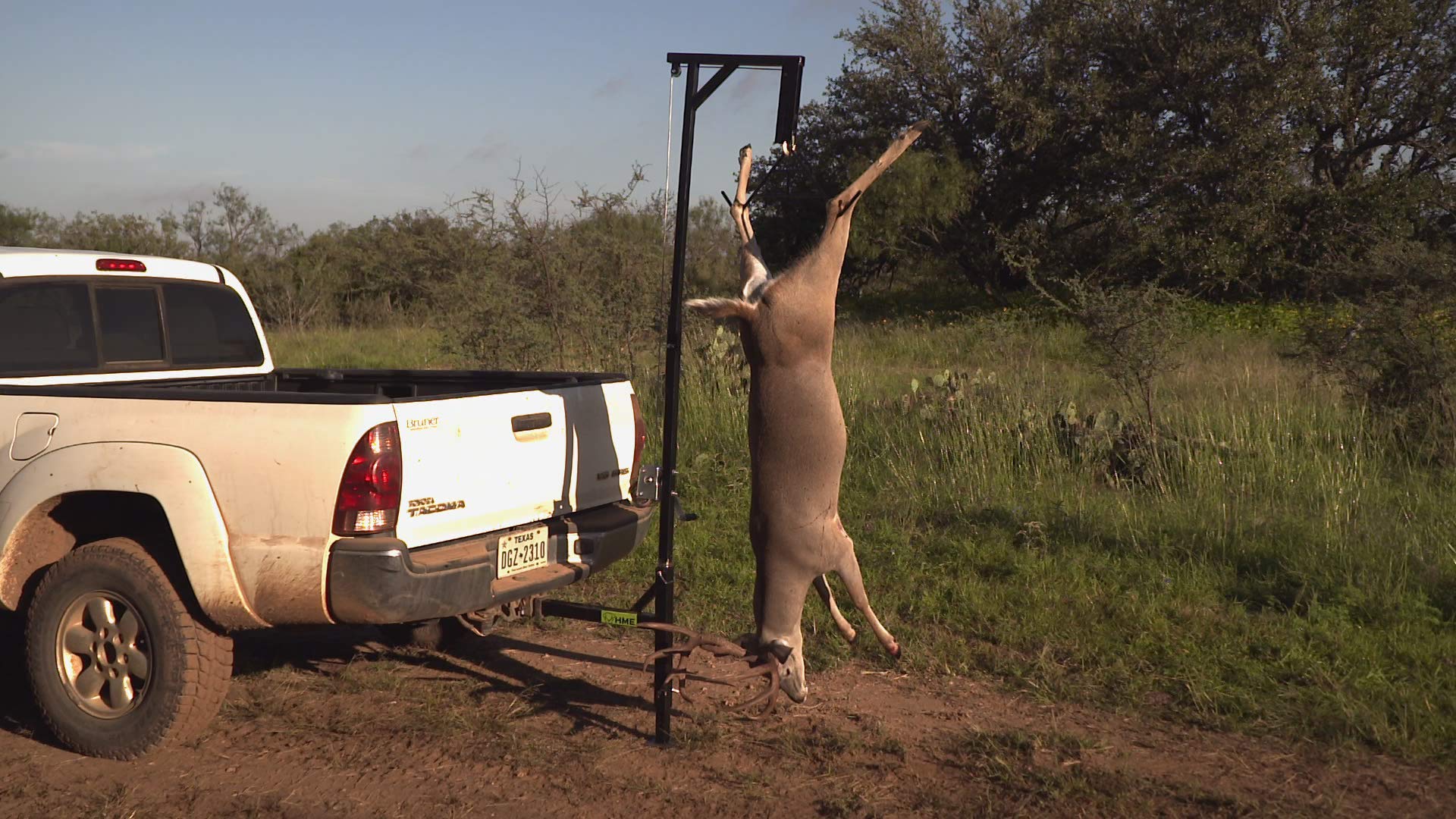 HME Truck Hitch Game Hunting Hoist - Complete Kit with Winch & Gambrel for Skinning & Cleaning Game | 400 lb Capacity | Perfect for Deer Processing, Off-Road Hunting & Field Dressing