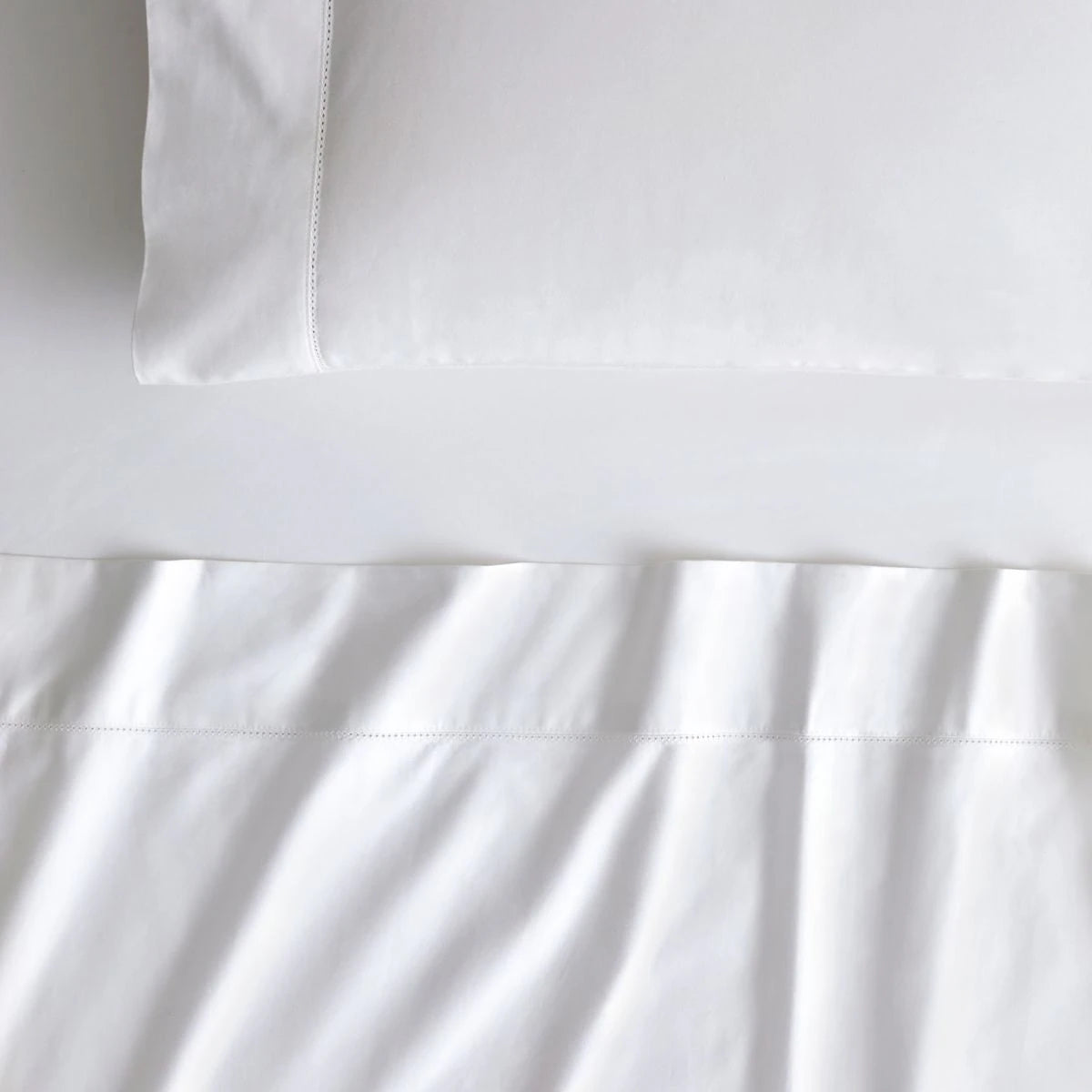 1000 Thread Count Luxury Cotton Sateen Sheet Set - Hotel Quality Bedding - Queen Size - Snow White by Sheridan - Perfect for Master Bedroom, Guest Room & Airbnb