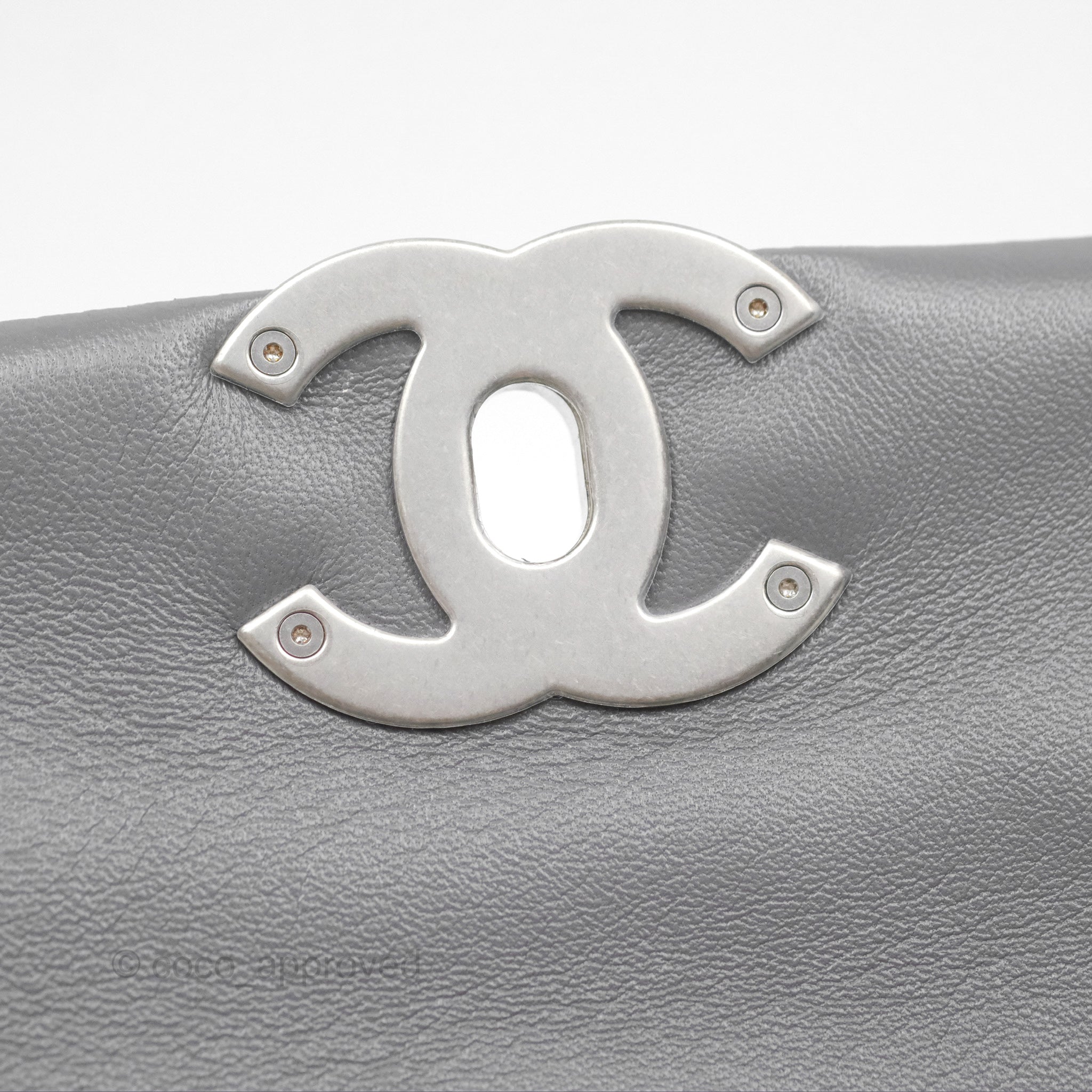 Chanel 19 Small Handbag in Dark Grey with Mixed Hardware - Luxury Crossbody Bag for Women, Perfect for Date Night & Evening Events