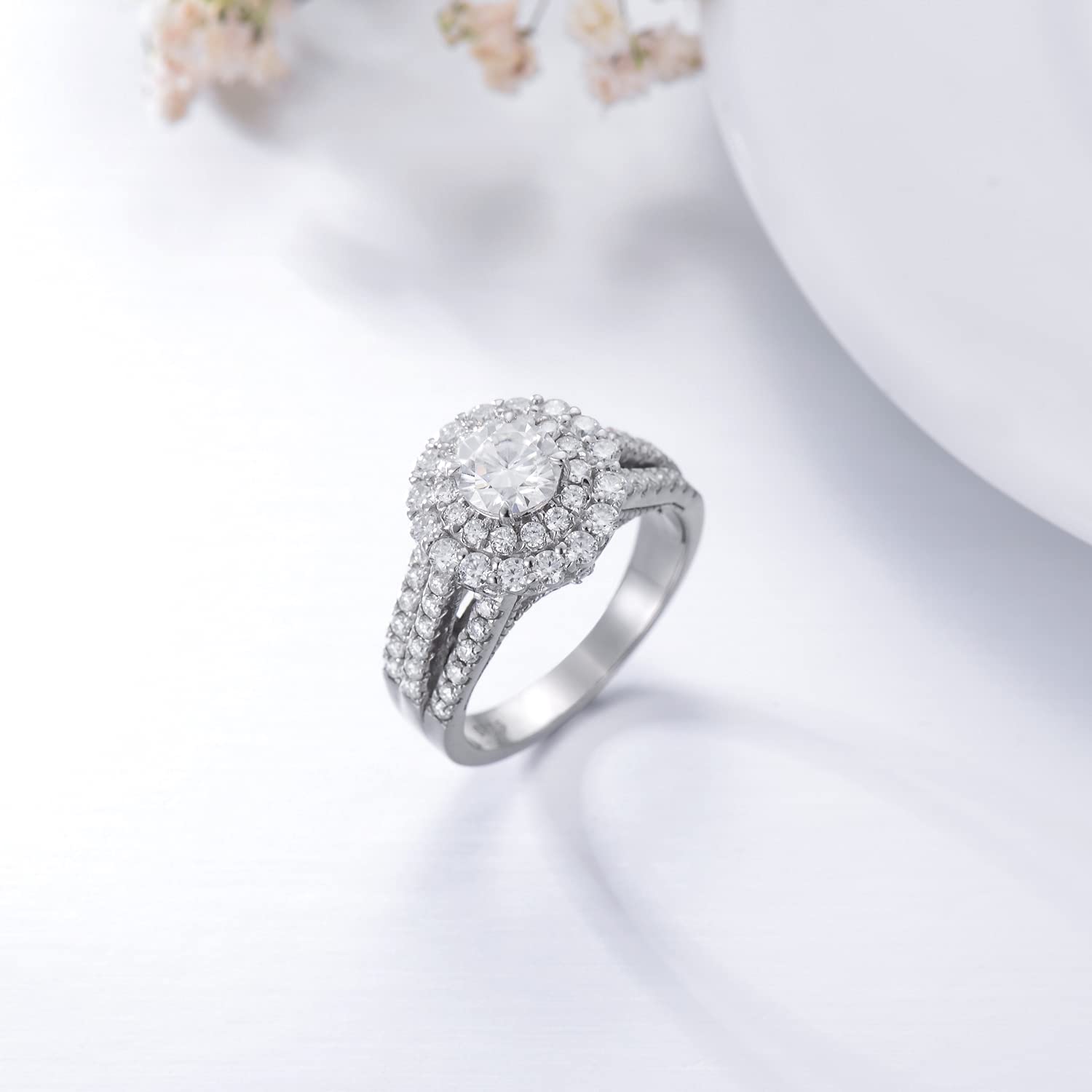 1.5 Carat (ctw) D-VVS1 Moissanite Engagement Ring for Women - Platinum Plated Sterling Silver Wedding Band, Anniversary Gift, Proposal Jewelry - Perfect for Bridal, Valentine's Day & Special Occasions