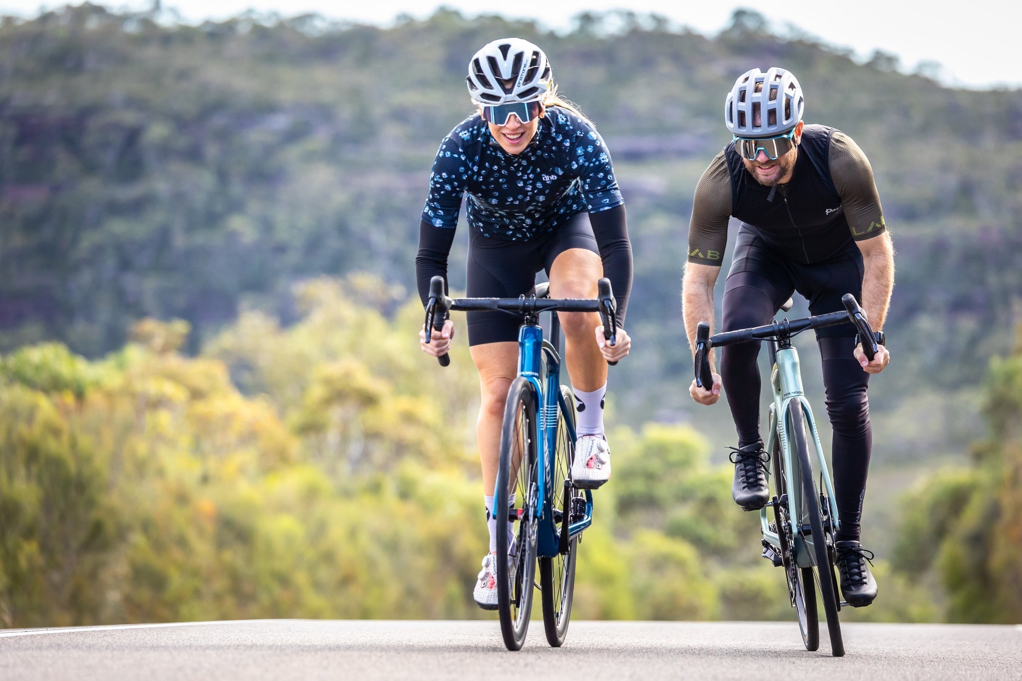 Polygon Strattos S8X Ultegra Di2 Carbon Road Bike - Lightweight & Fast for Racing & Endurance Cycling | Perfect for Road Races, Triathlons & Long-Distance Training