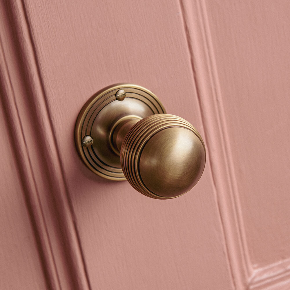 Antique Brass Reeded Beehive Door Knobs - Vintage Style Cabinet & Drawer Pulls for Home Decor, Bedroom, Bathroom, and Office Furniture Hardware