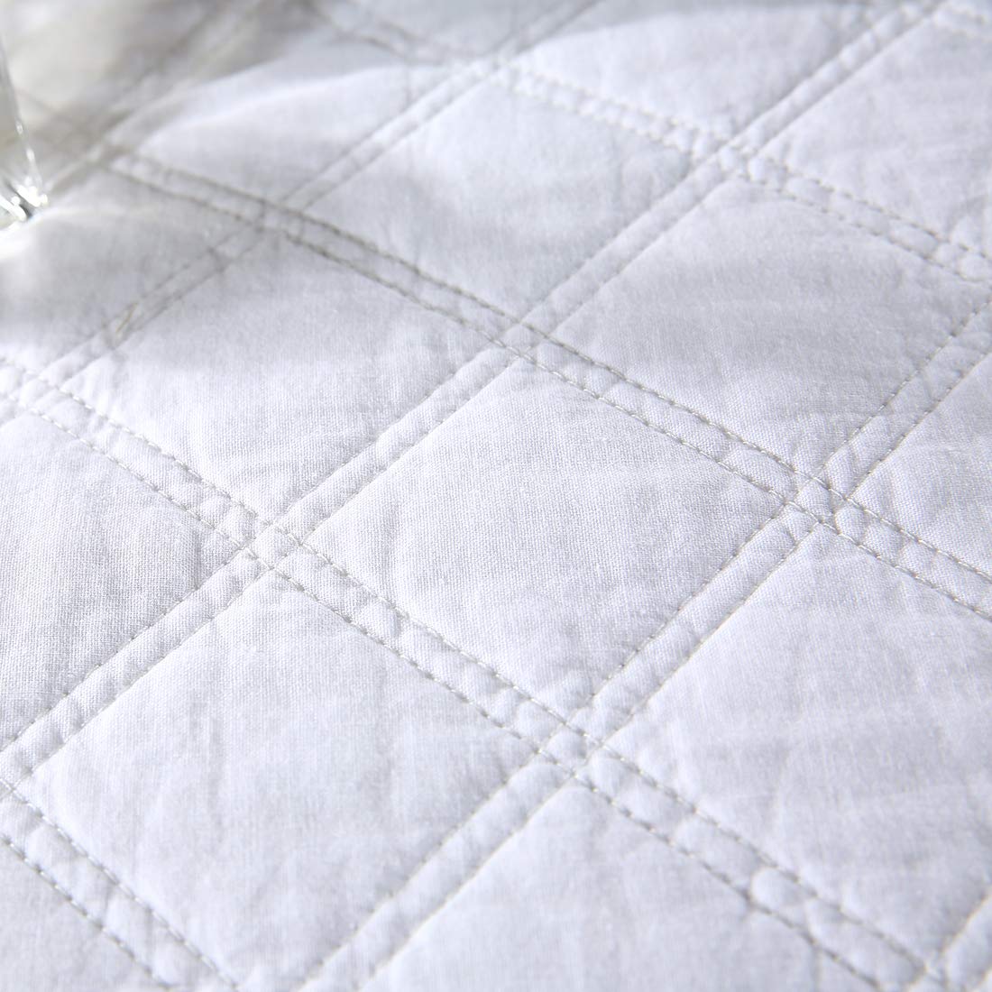 VCTOPS 100% Cotton Floral Embroidered Quilt Set 3-Piece King Size Reversible Diamond Pattern Quilted Bedspread Coverlet - Soft Luxury Bedding for Master Bedroom, Guest Room & Home Decor (King, White)