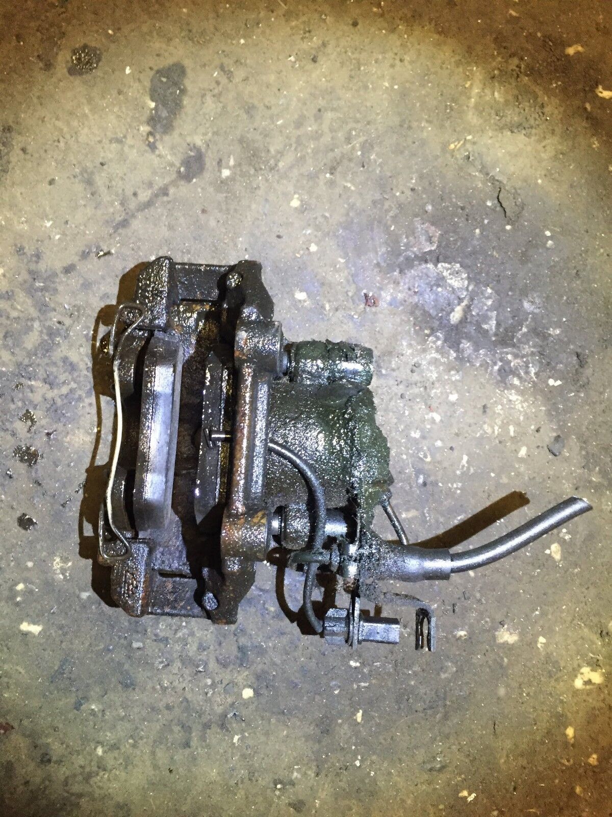 2002 2003 2004 2005 Volkswagen Passat 1.8T Front Left Driver Side Brake Caliper - OEM D23 Replacement Part - Perfect for Brake System Repair & Maintenance