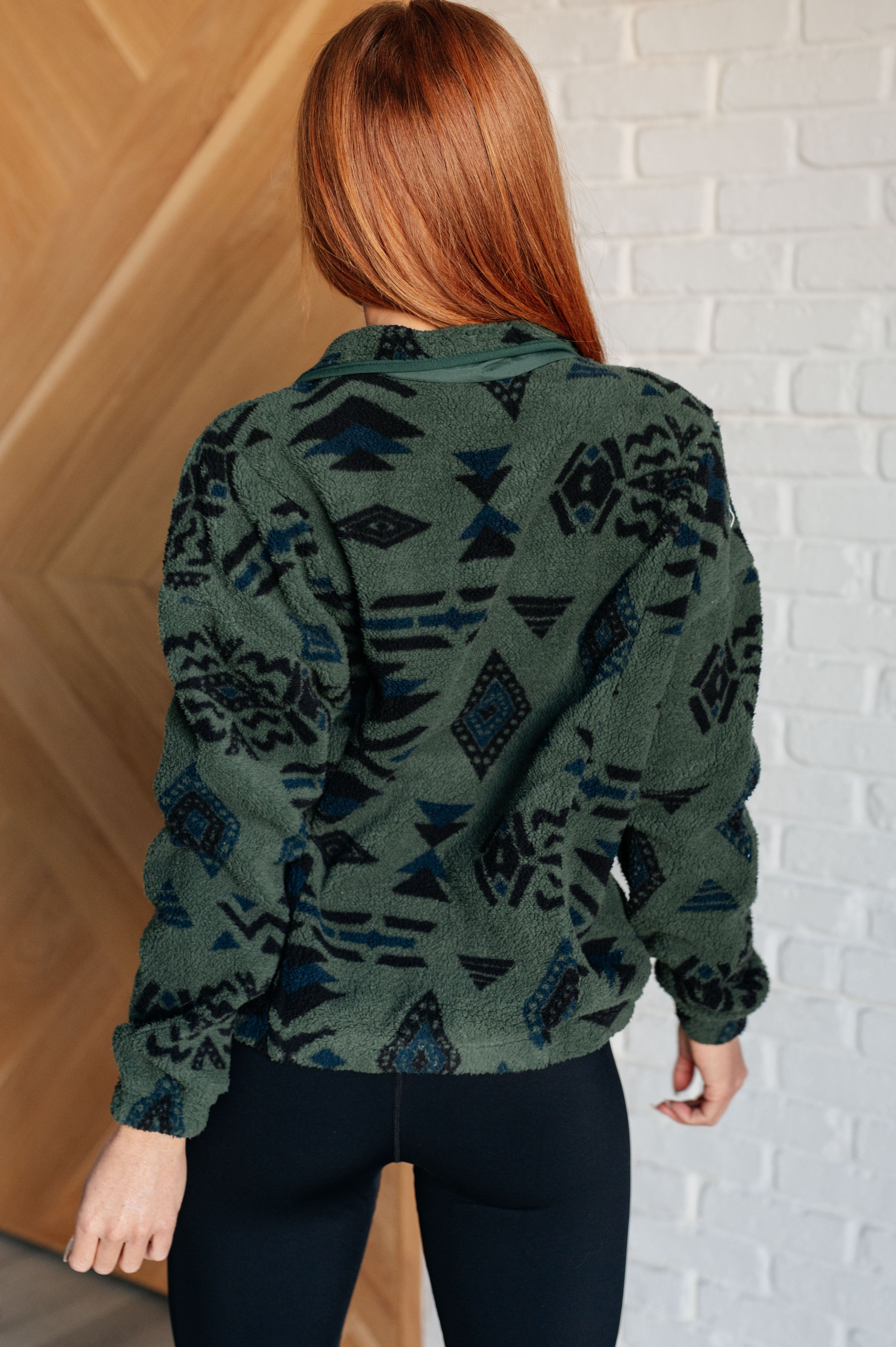 High Perspective Geometric Fleece Jacket - Stylish Winter Outerwear for Men & Women | Warm & Comfortable Fleece Coat for Hiking, Camping & Outdoor Activities